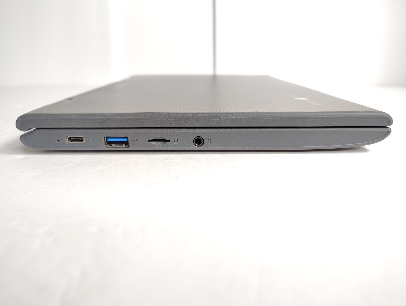 Lenovo Chromebook 300e 2nd Gen AST 82CE AMD A4 4GB RAM 32GB eMMC – FREE SHIPPING