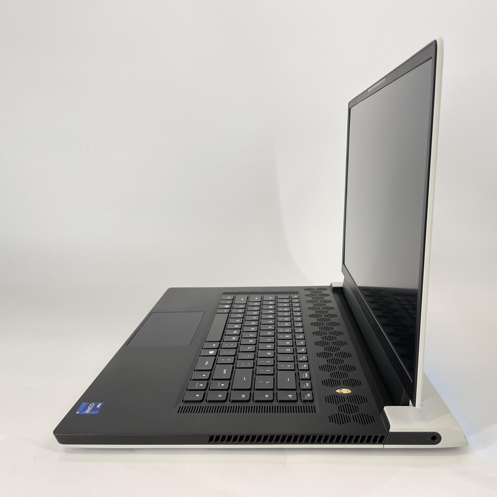 Dell Alienware X17 R2 120Hz 4K 2.5GHz i9-12900H 32GB 1TB SSD RTX 3080 White Spot