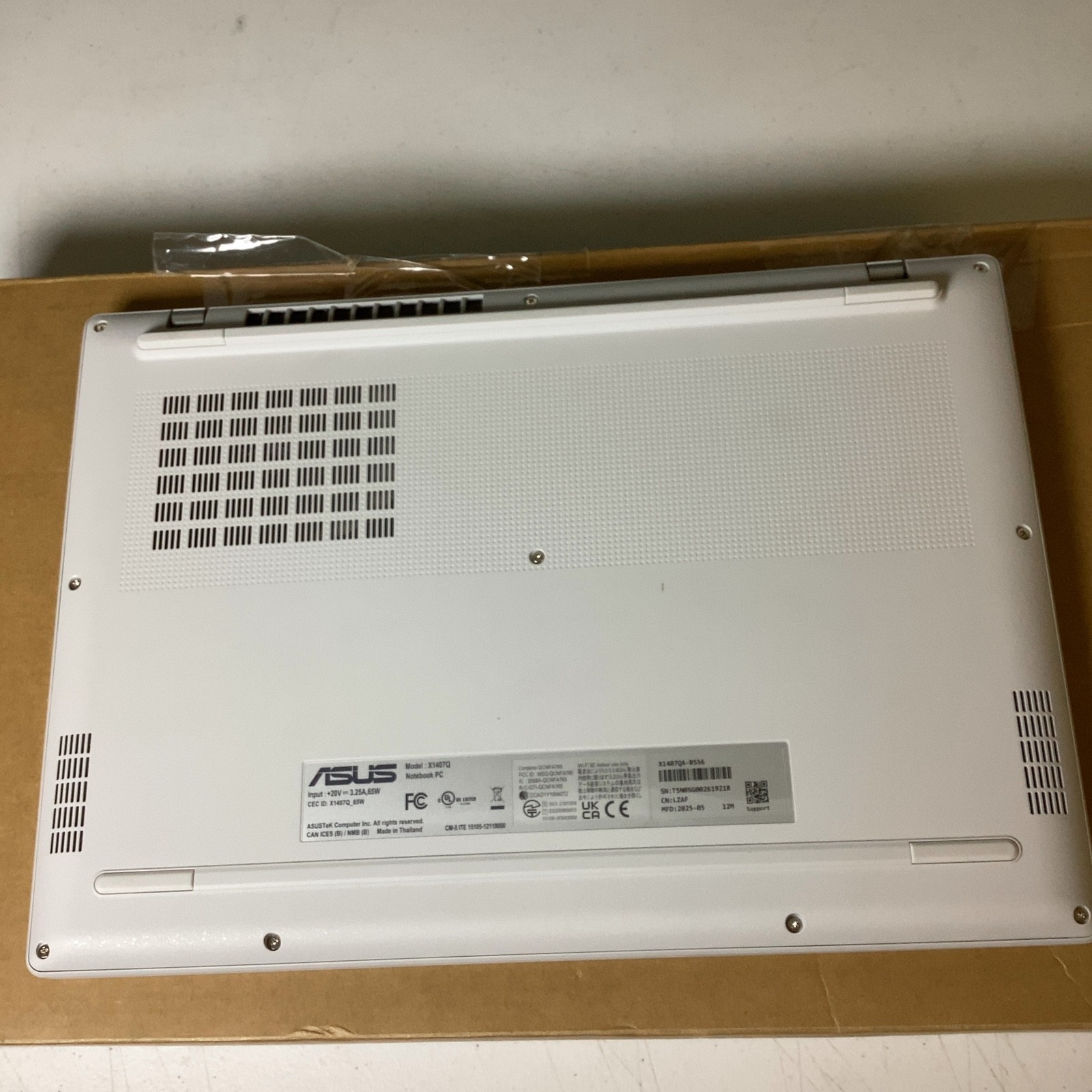 ASUS Vivobook X1407QA-BS56 Laptop with Charger