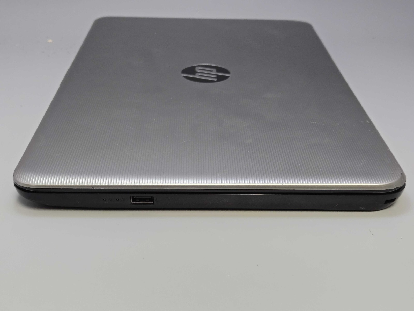 HP 14-an013nr Laptop AMD E2-7110 1.80Ghz 4GB RAM NO SSD NO OS, TESTED
