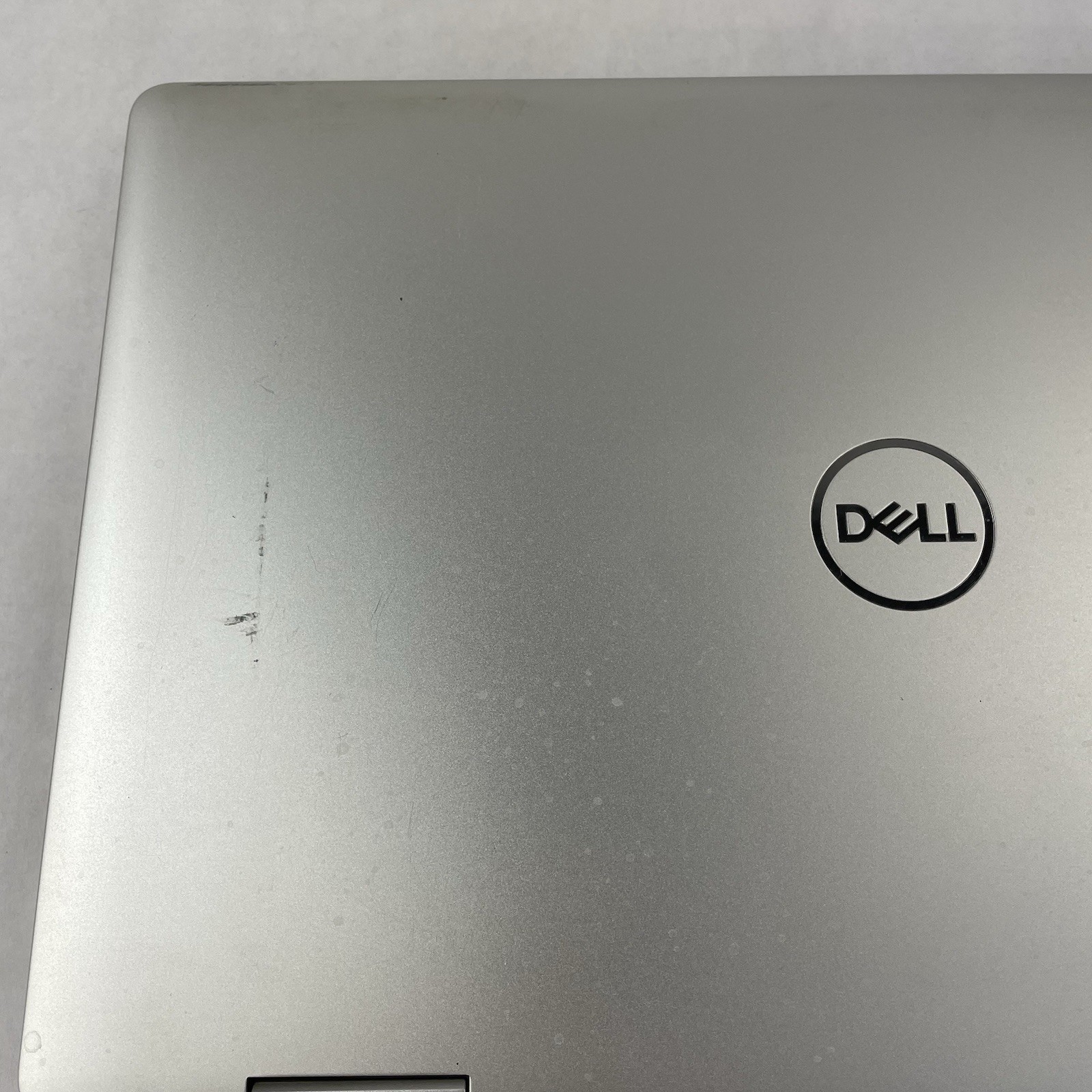 Dell Inspiron 7786 17.3″ i7-8565U 1.80 GHz 8 GB RAM No SSD/OS/AC NVDIA MX250