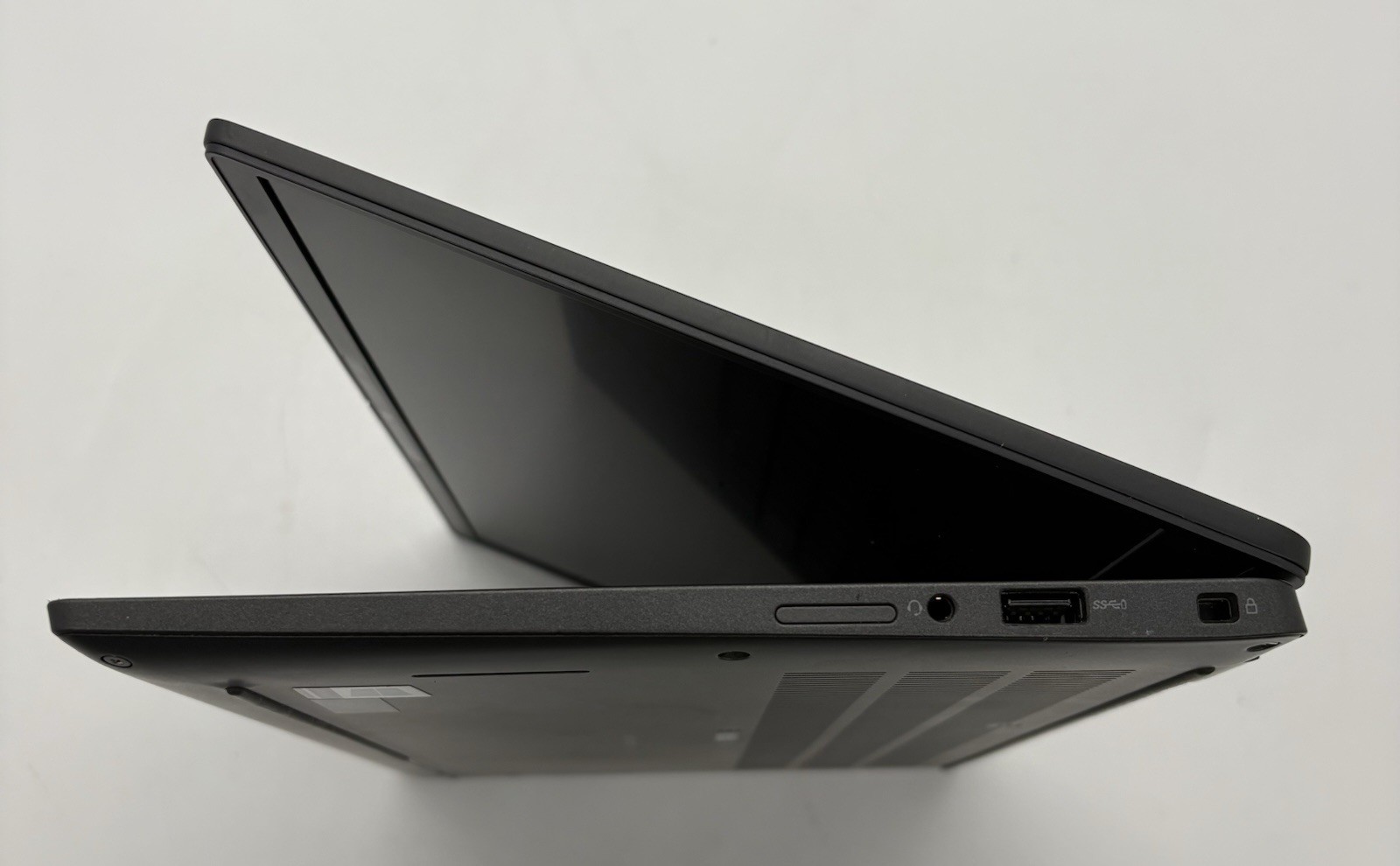 DELL LATITUDE 7310 (Case is Peeling) CORE I7-10610U | 256GB NVMe SSD 16GB RAM
