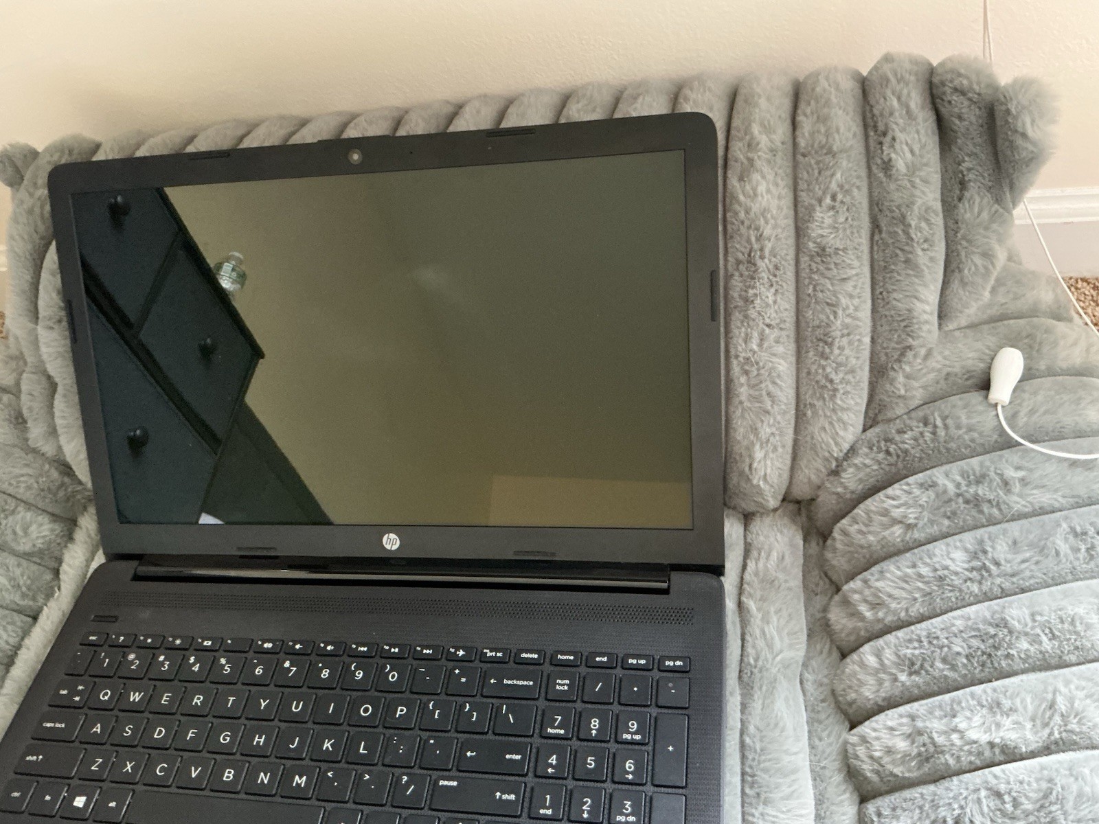 HP Laptop 15-db0011dx