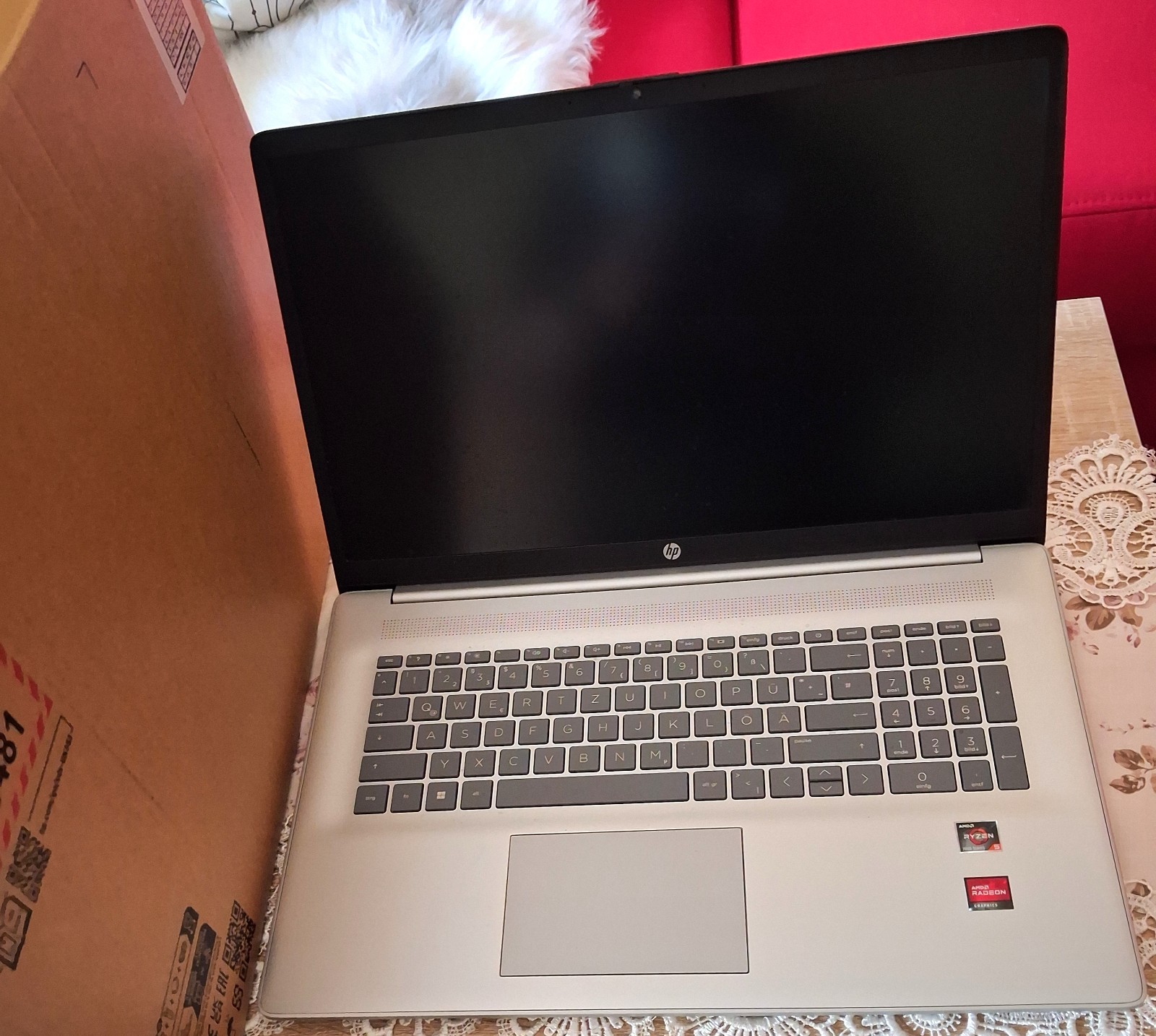 HP 17-cp2251ng Laptop 17.3 inch AMD Ryzen 5 752OU 512GB SSD Like New,