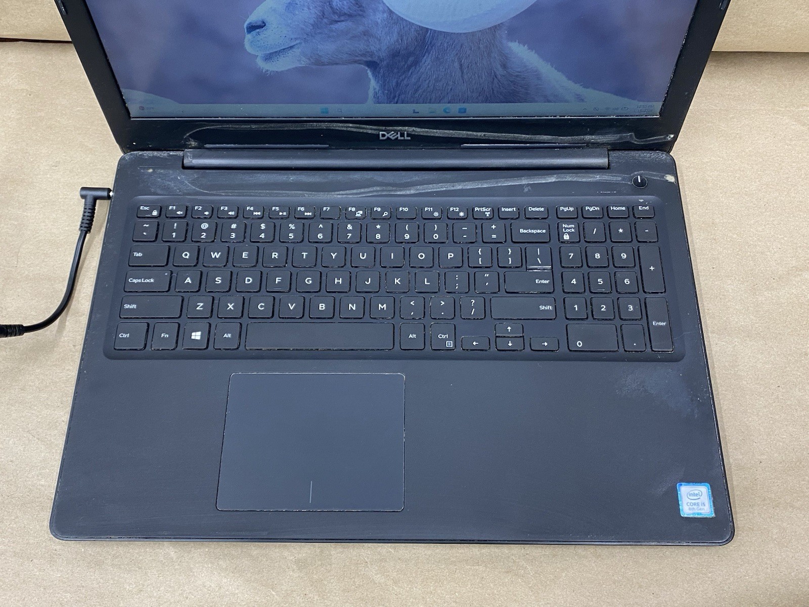 Dell Latitude 3590 – 15.5″ 1920×1080 – i5-8250U – 8GB – 256GB SSD – Win 11 Pro