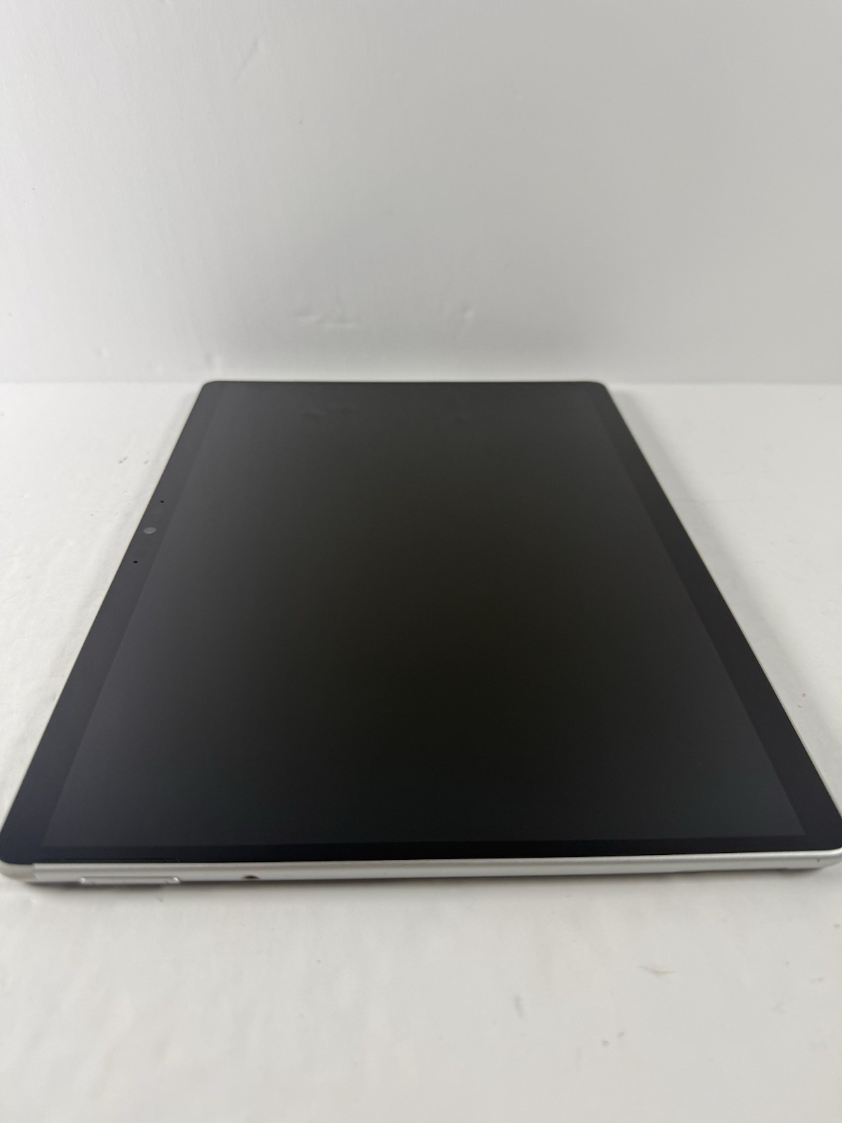 Microsoft Surface Pro 8 (1982) i5-1145G7 – 16GB RAM – 256GB 120Hz – Win 11 Pro