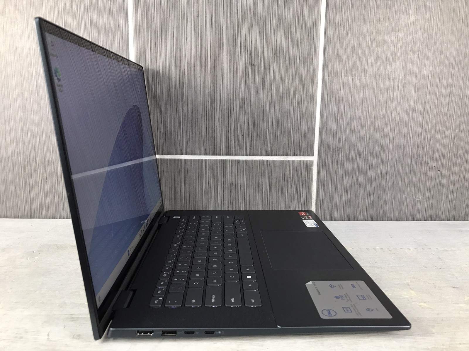 Dell Inspiron 16″ 2-in-1 (P128F) Laptop AMD Ryzen 5 7530U 16GB RAM 512GB SSD