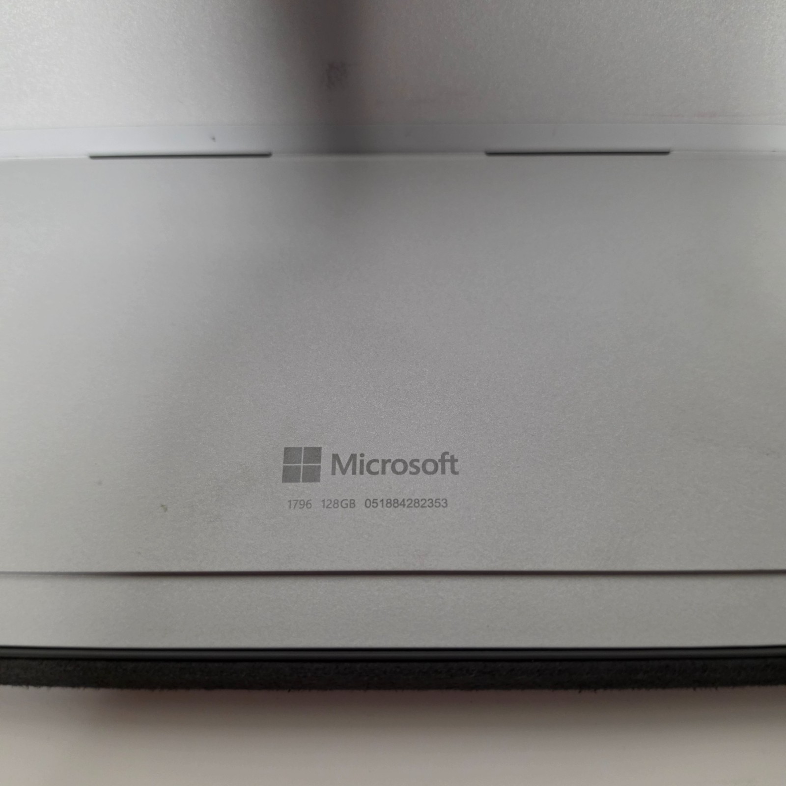 Microsoft Surface Pro 5 1796 128GB | Intel Core m3-7Y30 | 4GB Ram | Win 11 Pro