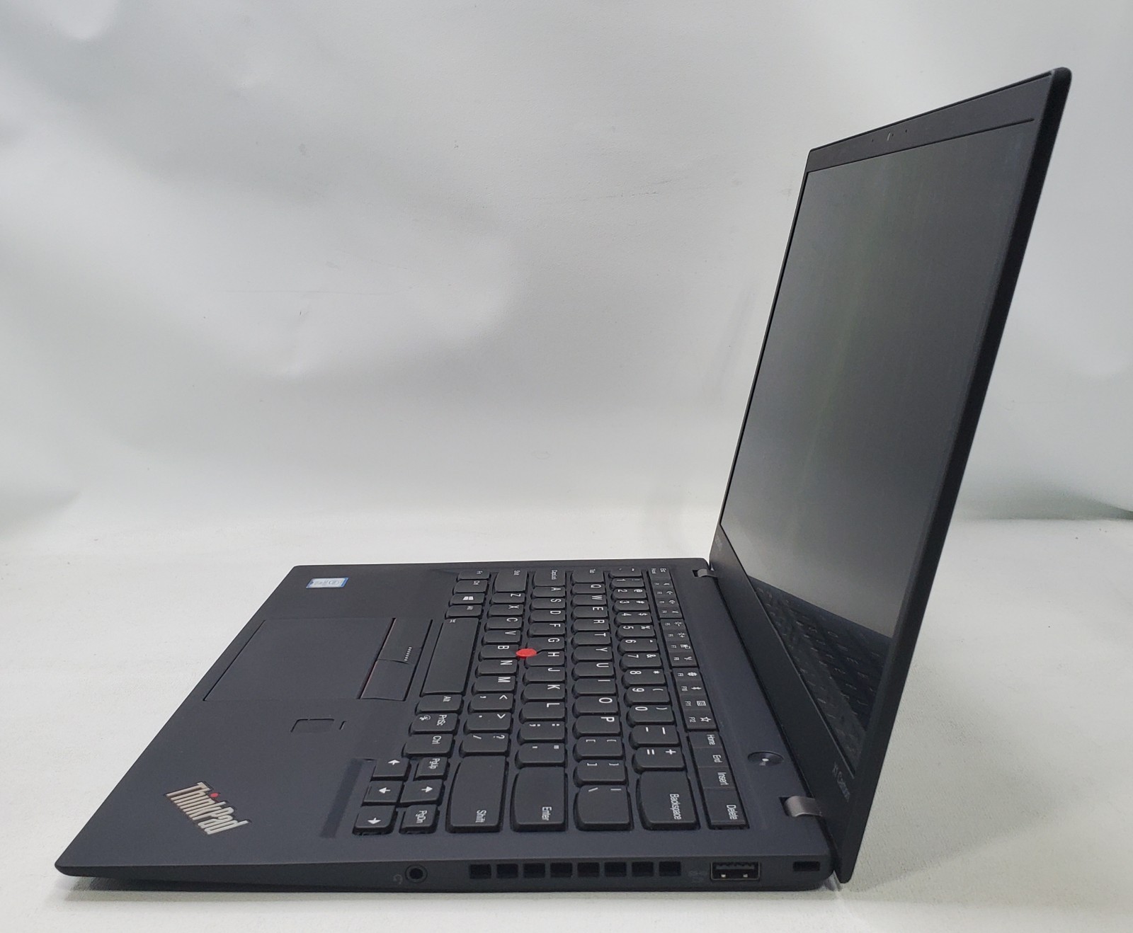 Lenovo ThinkPad X1 Carbon 5th Gen 14″ Core i5-7300U 256GB SSD 16GB RAM Windows11