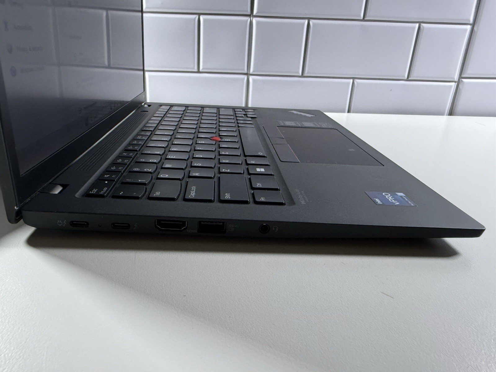 Lenovo ThinkPad T14s Gen 3 14″ i7-1270p 32GB 256GB Win 11 Pro Touchscreen