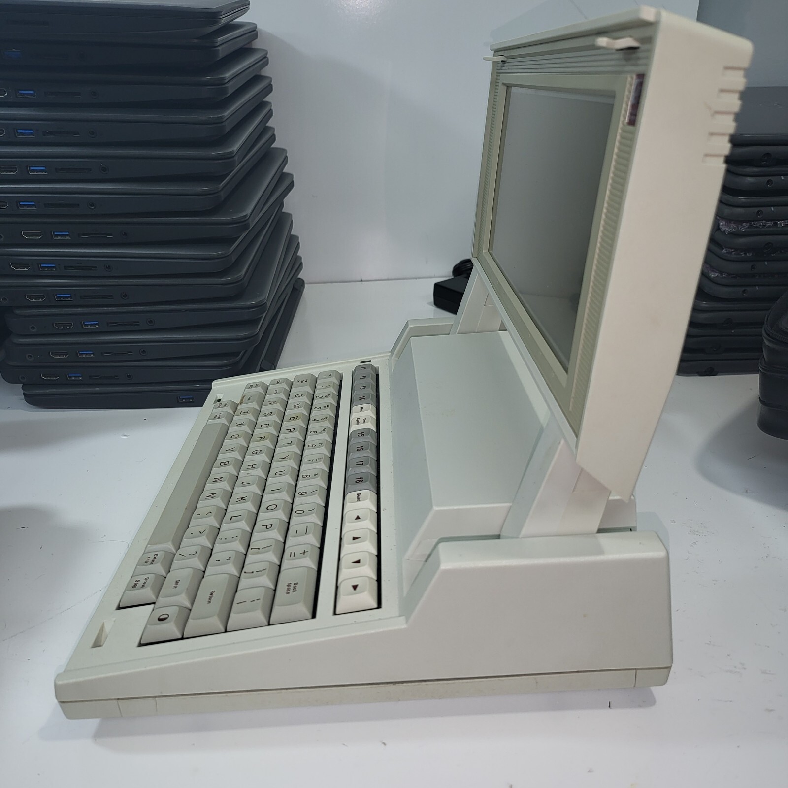 Hewlett-Packard 82983A Portabke Plus Modem 1986 Collectable Laptop