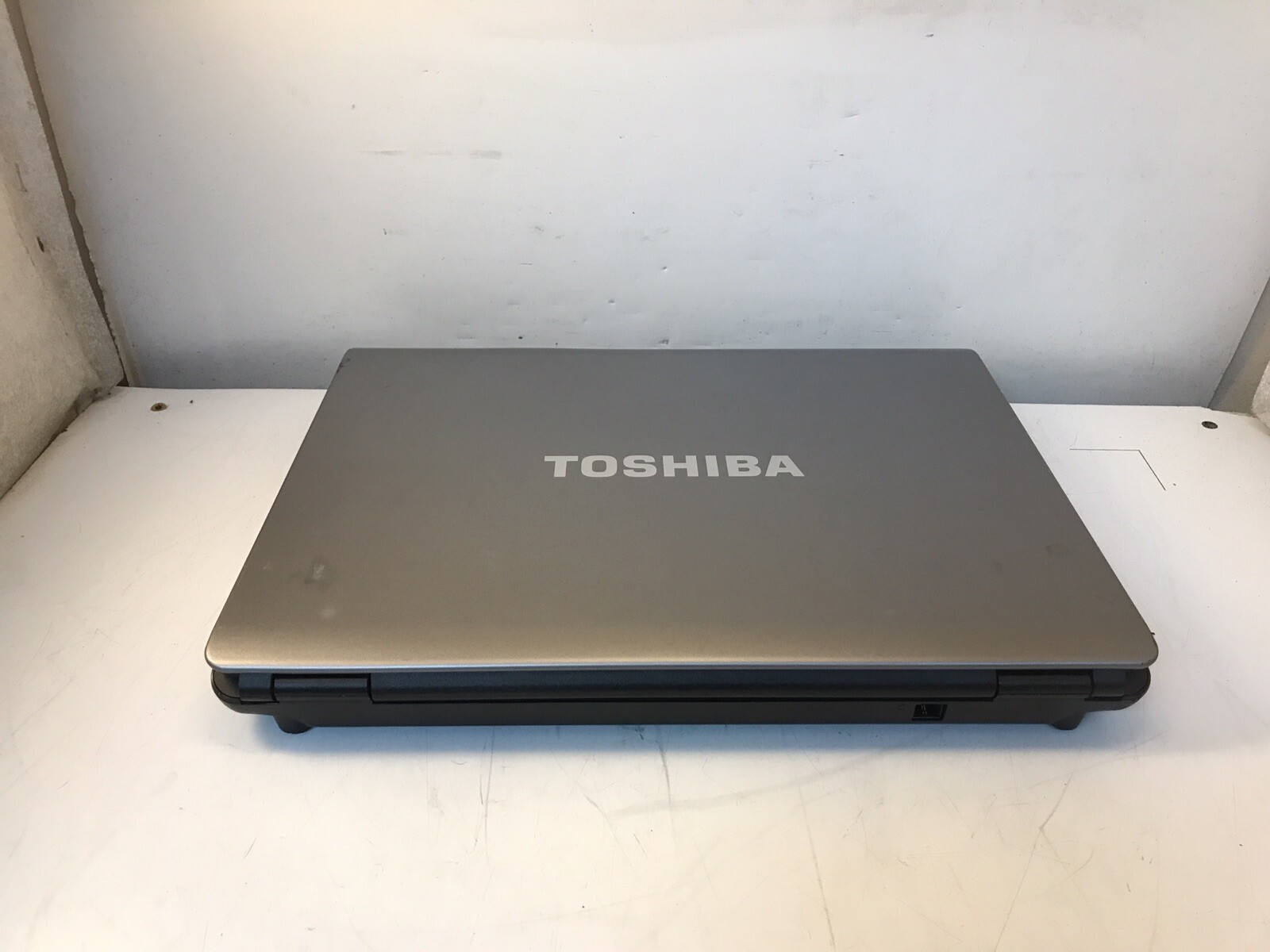 Toshiba Satellite Pro L300 Intel Core 2 Duo CPU T5870 @ 2.00GHz Booted to BIOS