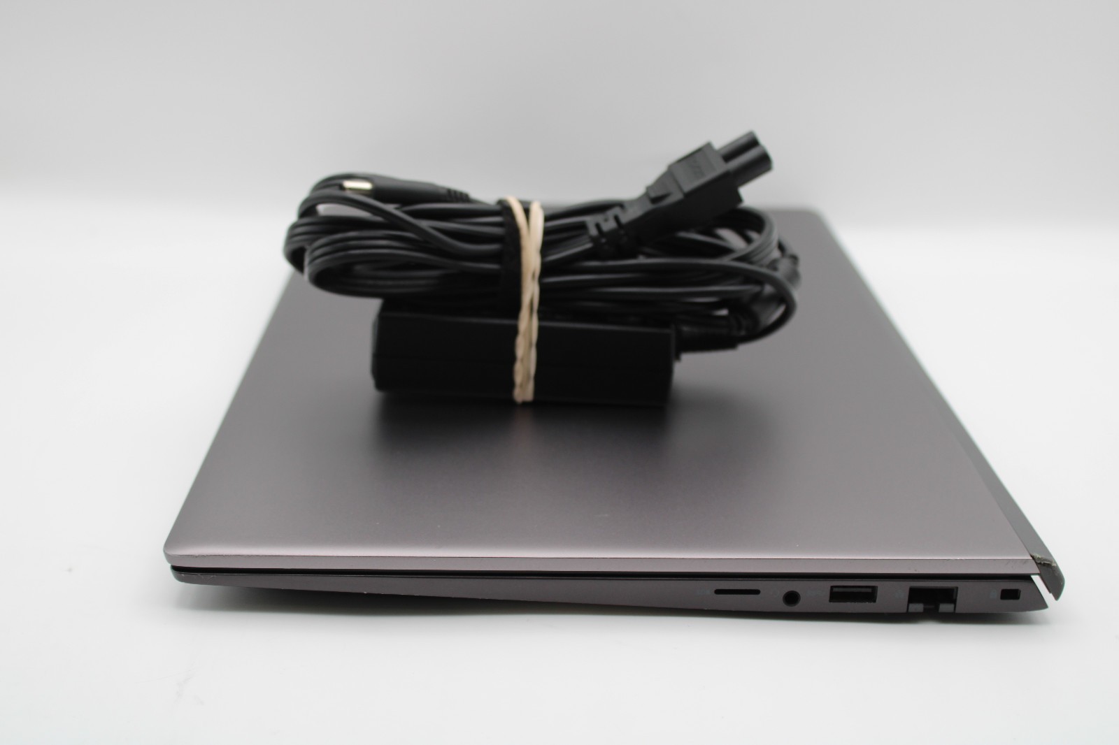 Dell Vostro 5501 i5-1035G1 @ 1.00 GHz 8GB RAM 512GB SSD W11P