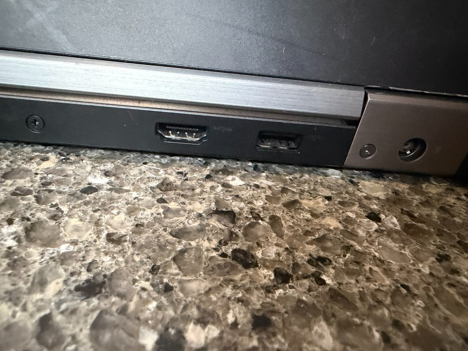 DELL LATITUDE E5570 15.6″FULL HD i5-6440HQ 8GB RAM 256GB NVMe SSD WINDOWS 11 PRO