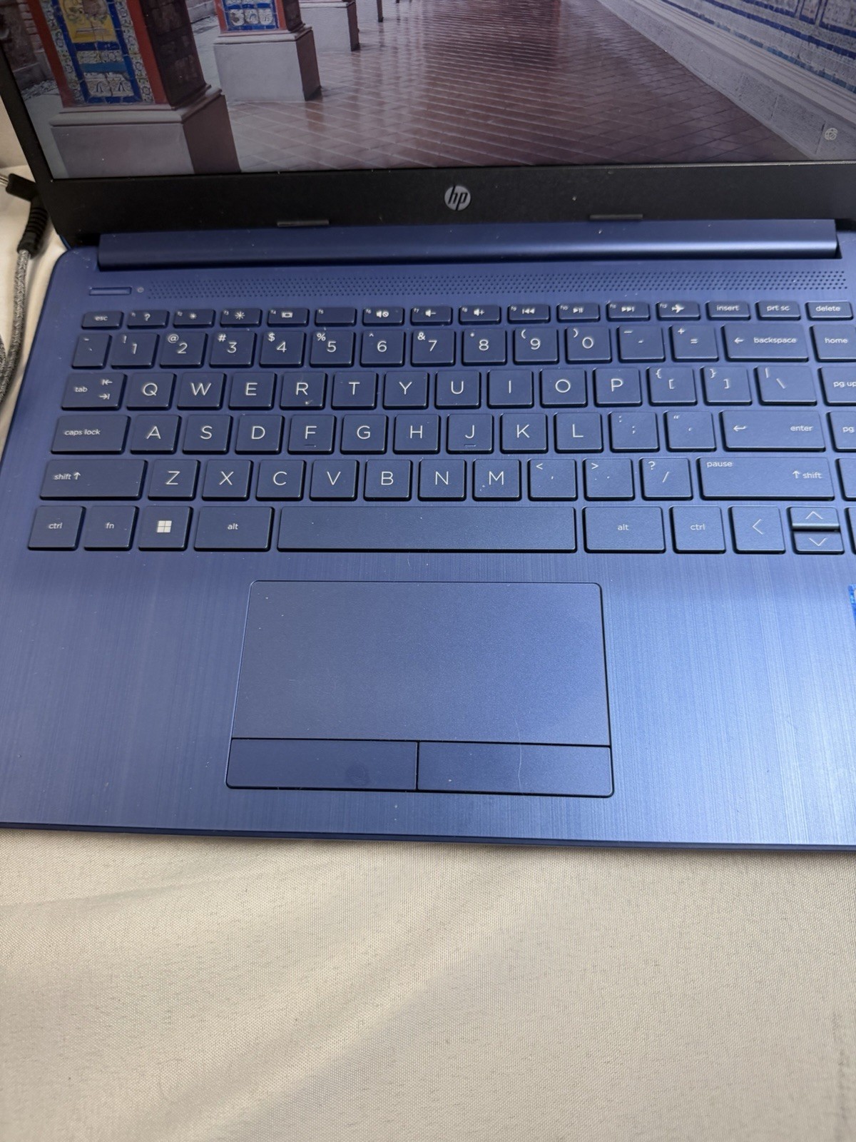 HP 14-cf2111wm 14″ Laptop Blue Intel Processor Windows 11 W/charger EUC