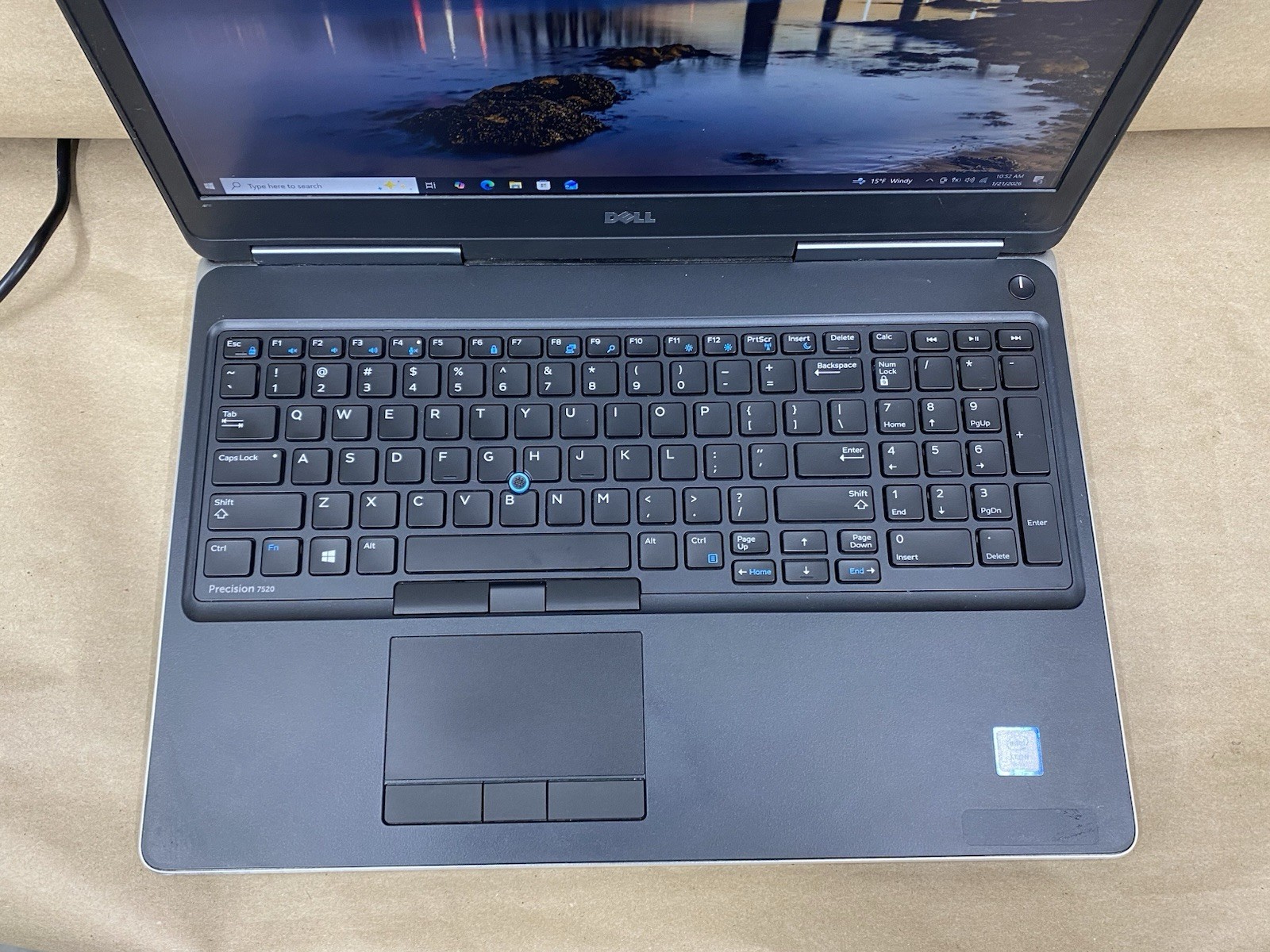 Dell Precision 7520 15.5″ 3840*2460 E3-1575M 8GB – 256GB SSD – Wi10 Pro READ