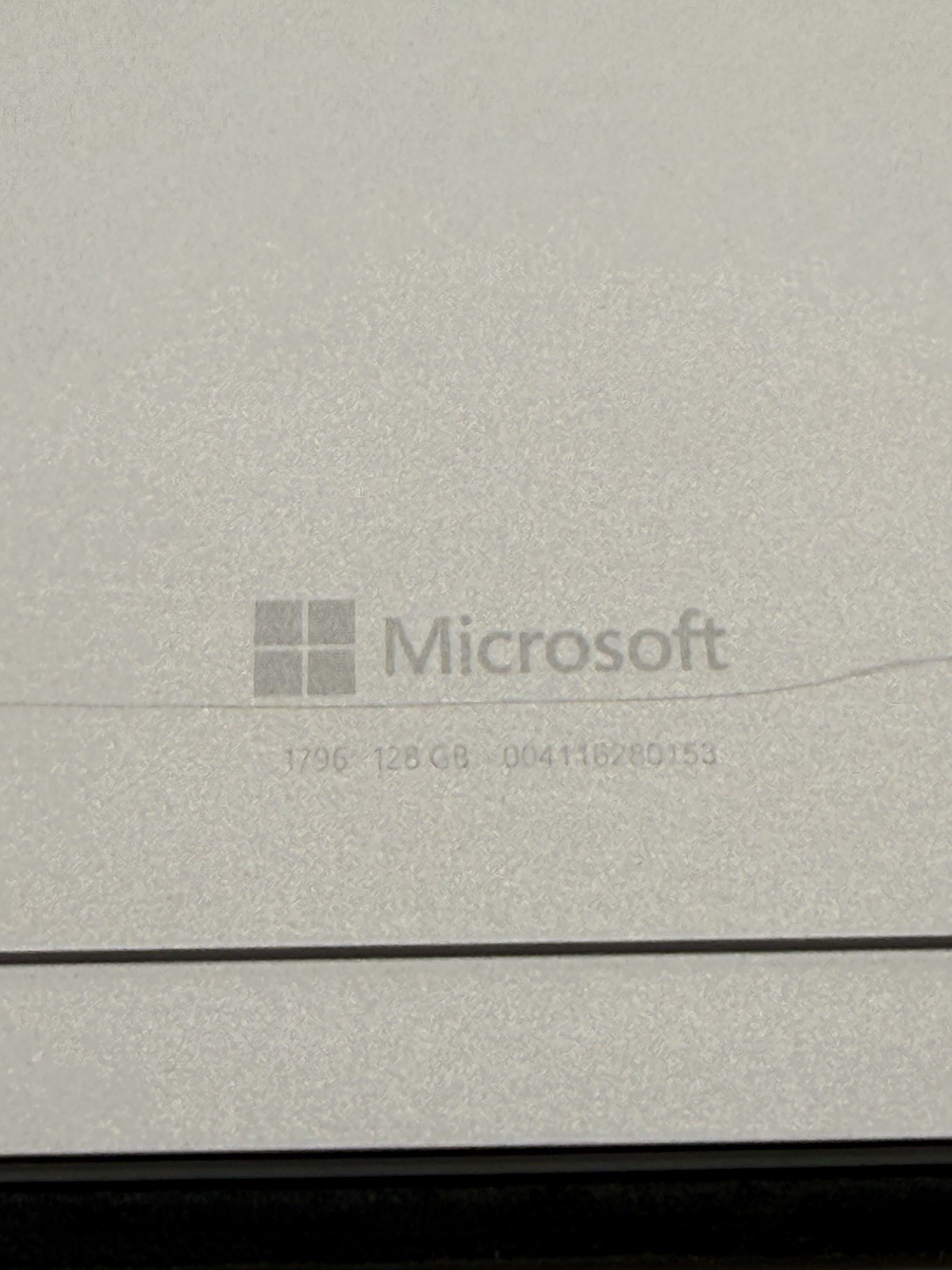 Microsoft Surface Pro 1796 12.3” Intel i5-7300U 2.6GHz 4GB RAM 128GB SSD WIN10P