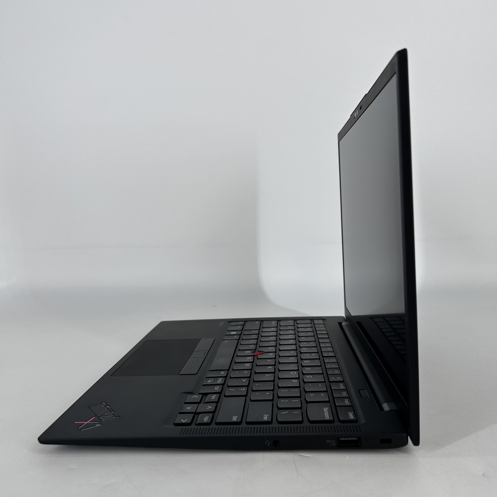 Lenovo ThinkPad X1 Carbon Gen 10 14 FHD+ 1.8 GHz i7-1265U 16GB 512GB Very Good