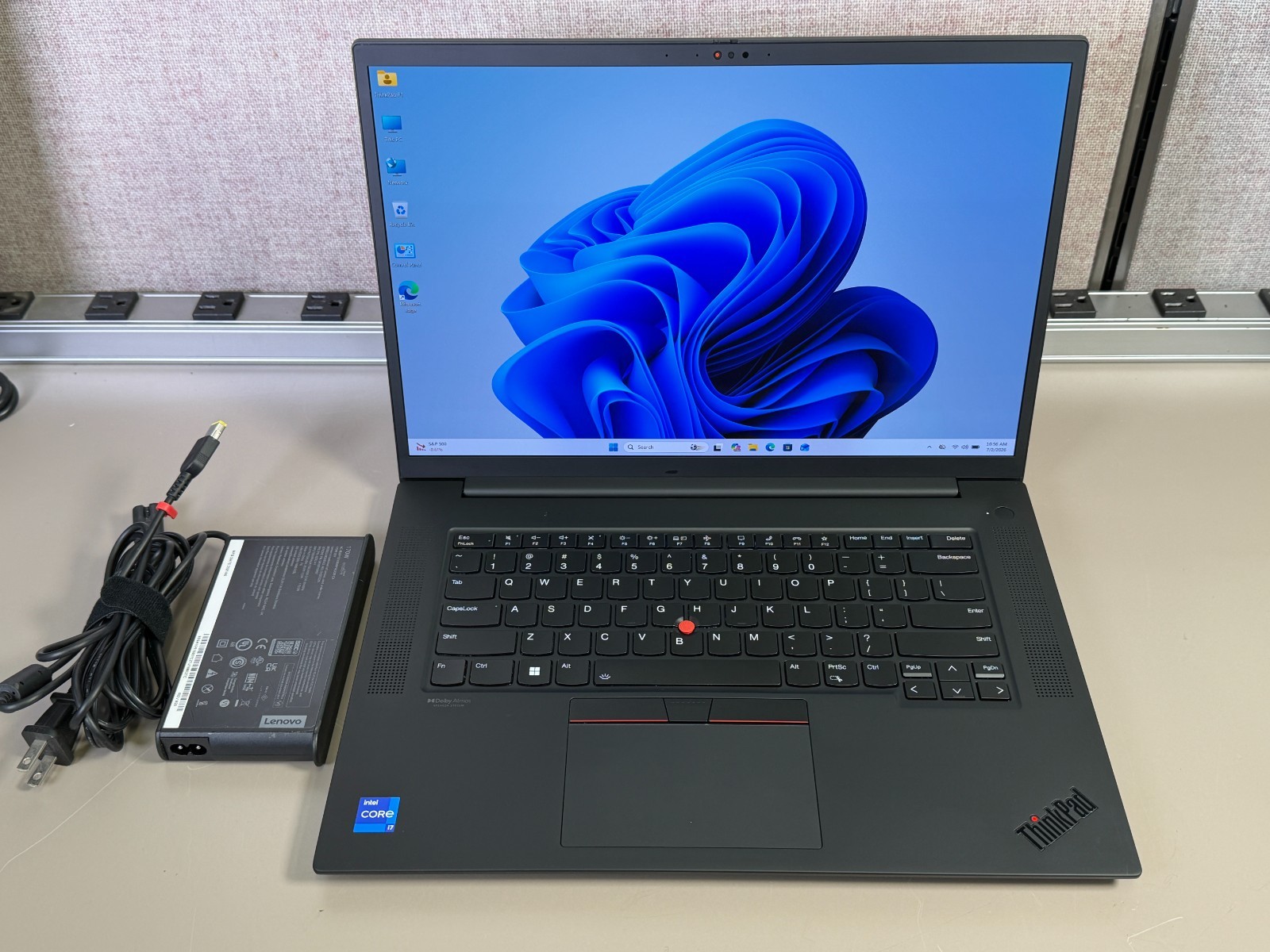 LENOVO THINKPAD P1 GEN 6 16″ 4K+ OLED TOUCH i7-13700H 32GB 1TB SSD RTX 2000 Ada