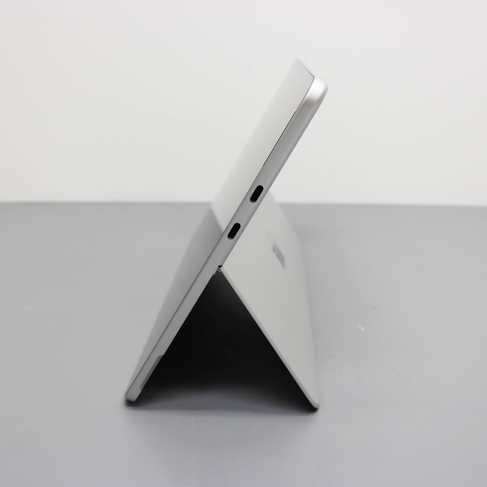 Microsoft Surface Pro Copilot+ PC 12″ Snapdragon X Plus 16GB 256GB