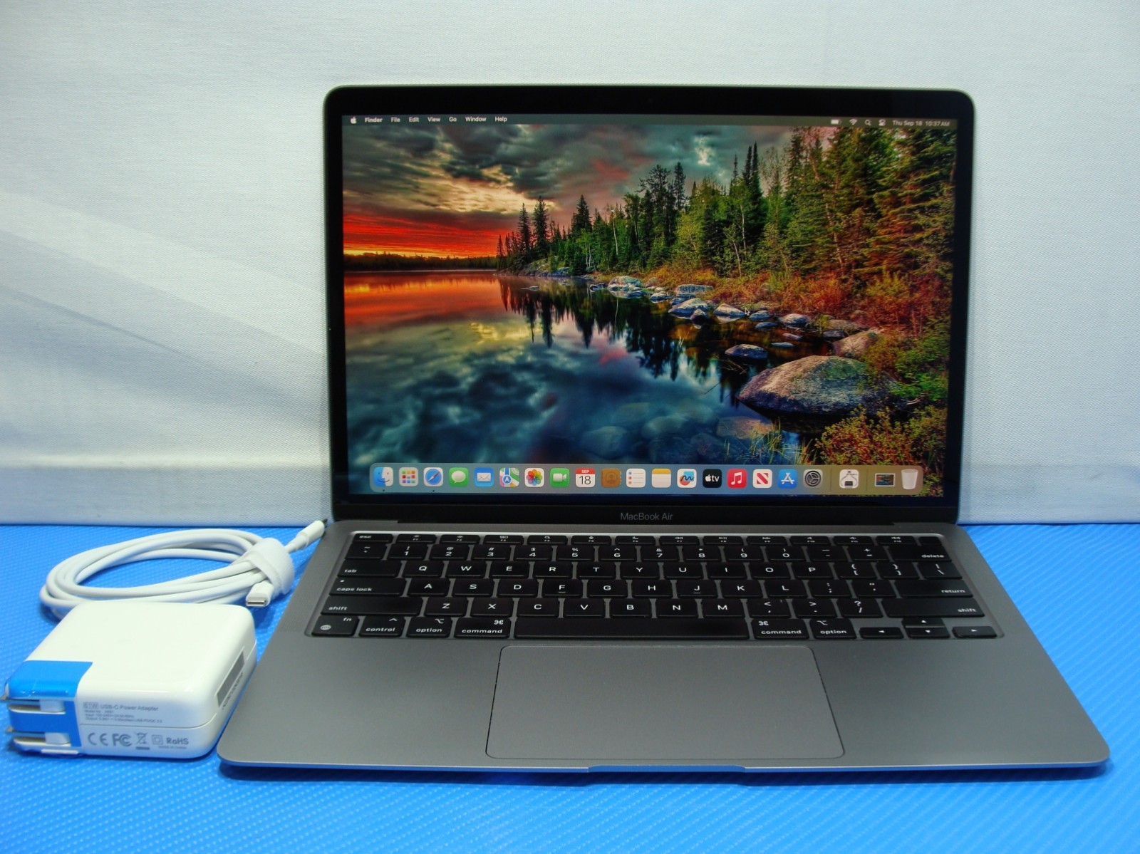 Apple MacBook Air A2337 13.3″ M1 (2020) 8CPU/7GPU 8GB 128GB MGN63LL/A +Charger