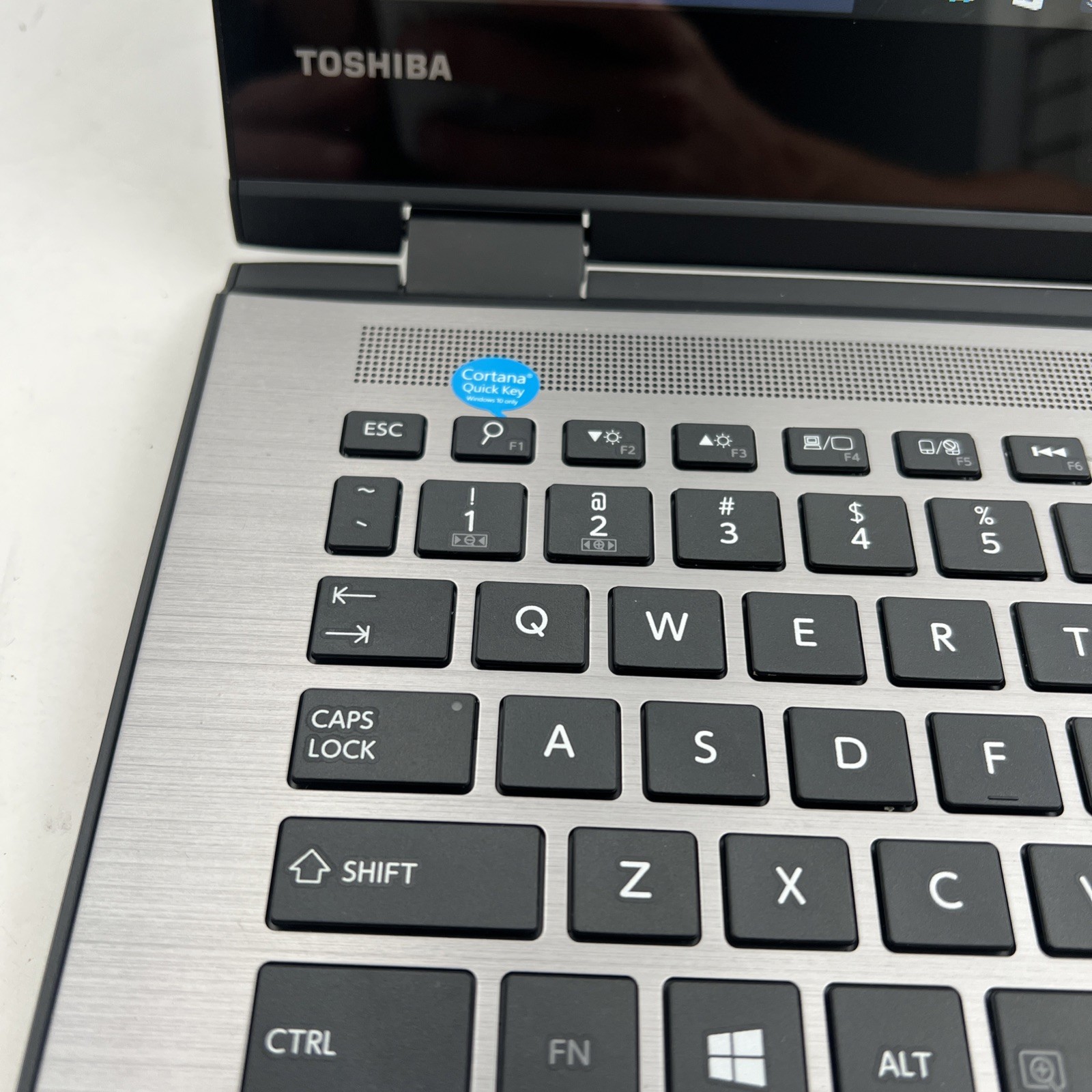 Toshiba Satellite E45W-C4200X 14in. 500GB, 6GB RAM Intel Core i3 5th Gen. 2.1GHz