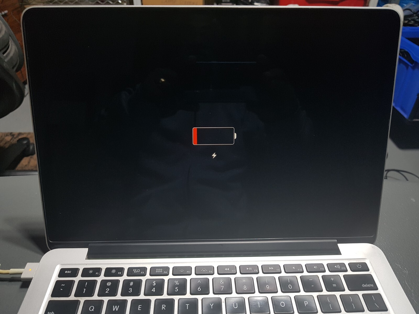 Apple MacBook Pro A1502 13″ /EMC 2875 – NOT WORKING/ FOR PARTS OR REPAIR