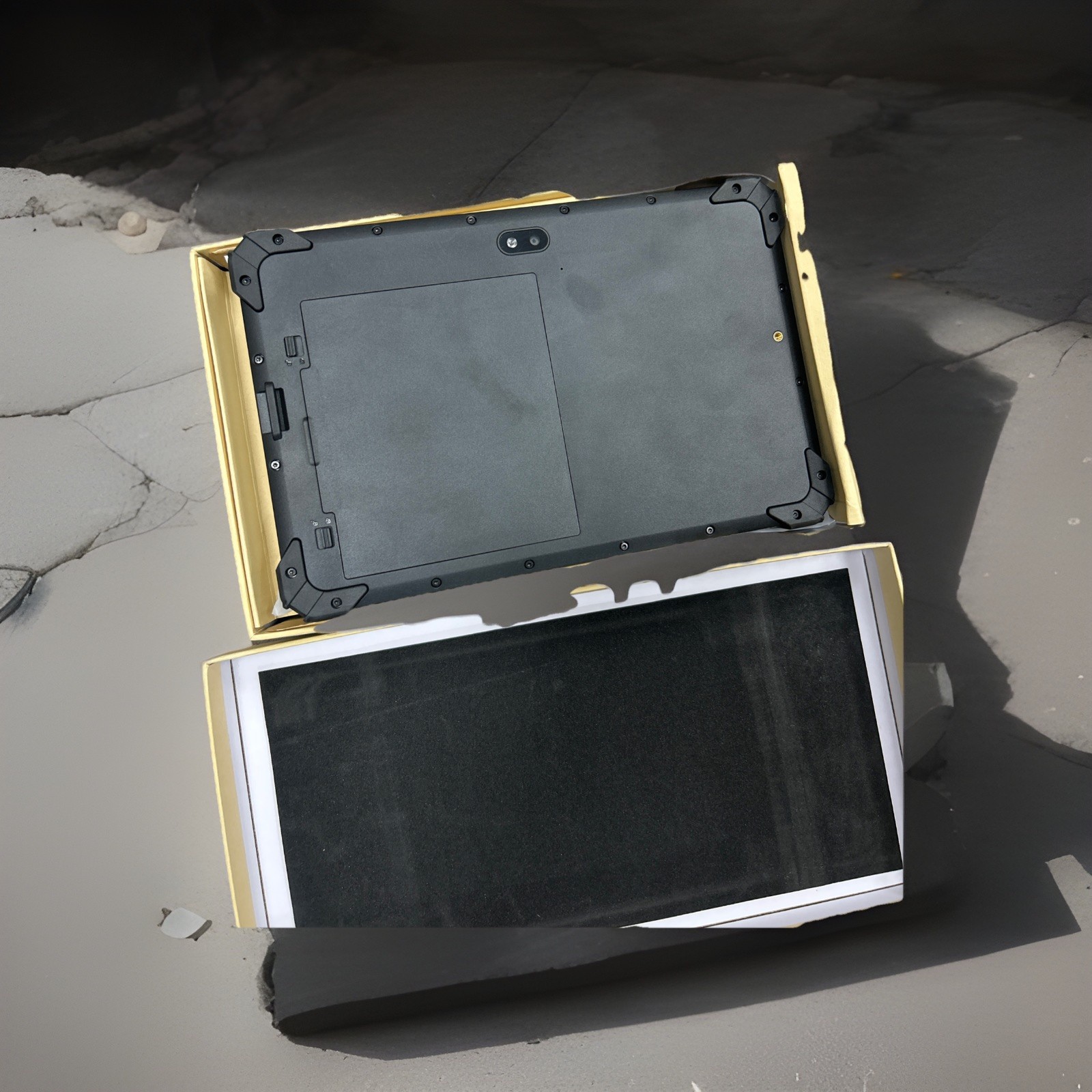 MUNBYN Rugged Mobile Tablet 8 inch Windows Pro Outdoor Work Tablet 8
