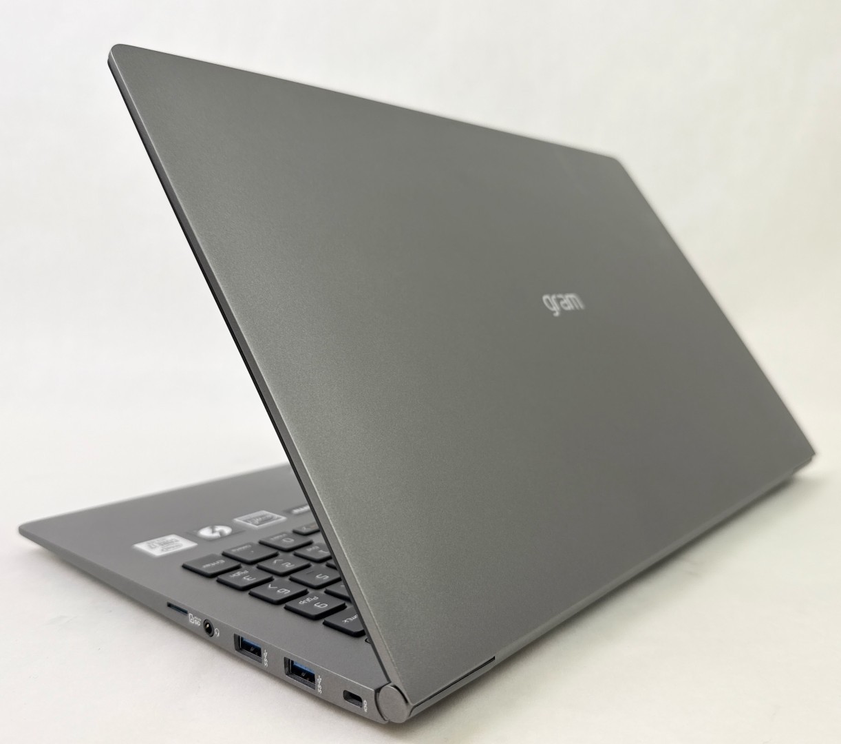 LG Gram 15Z995-R.AAS9U1 15.6″ FHD Touch i7-10510U 16GB 1TB SSD W11H Laptop