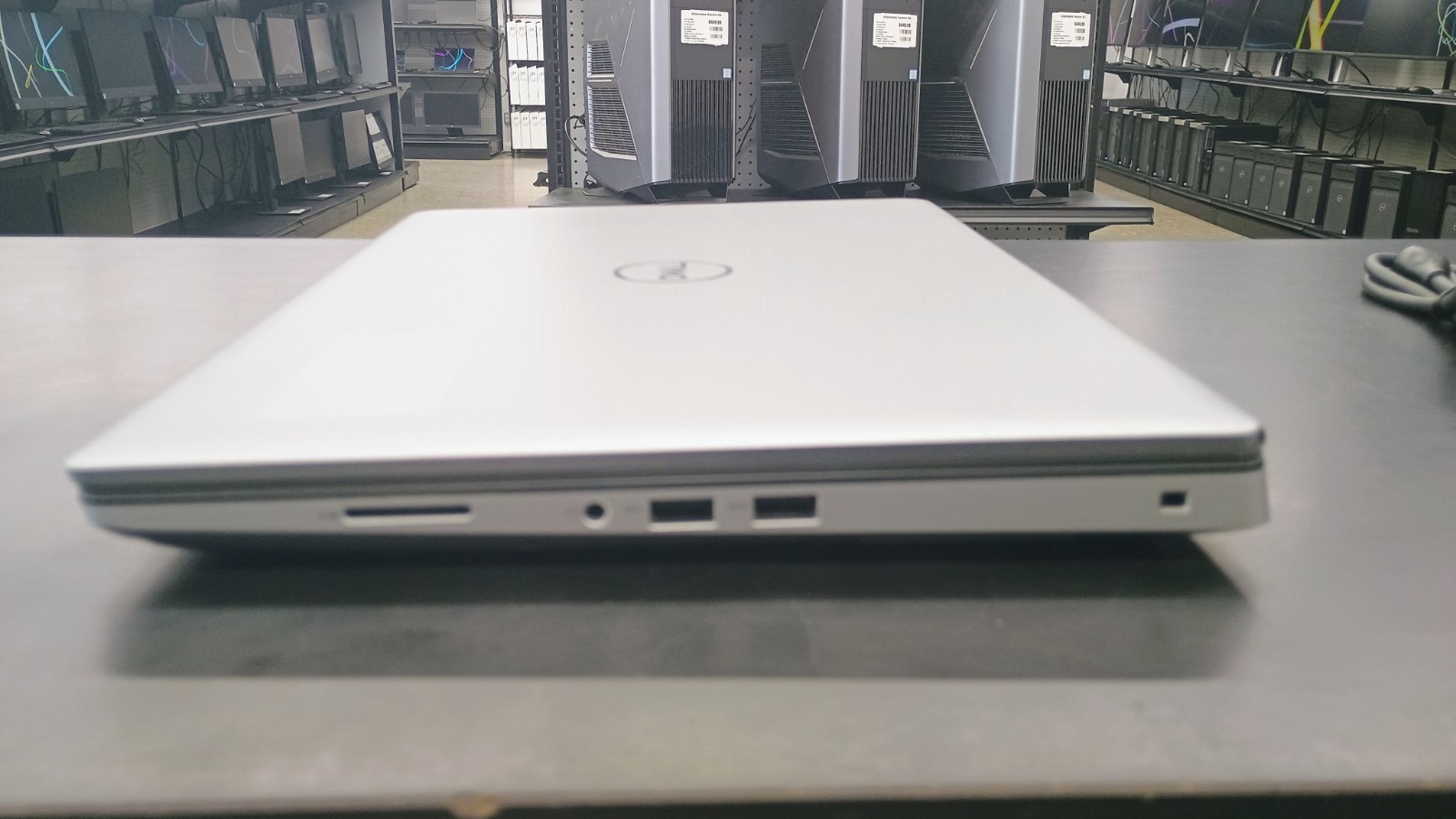 Dell Precision 7560 Xeon W-11955M 2.6Ghz – 64GB – 1TB – RTX A4000 15.6″ – Read