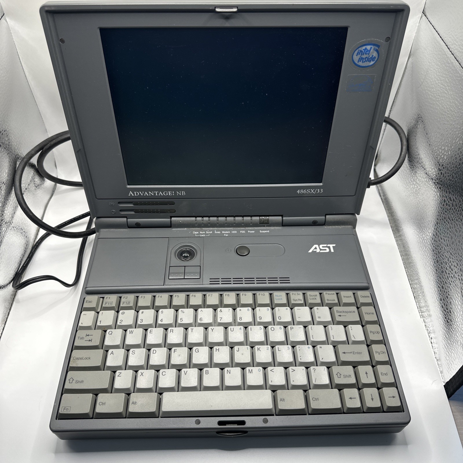 AST Advantage! NB 486SX/33 33MHz Mono LCD Screen Powers On Supply Parts Repair