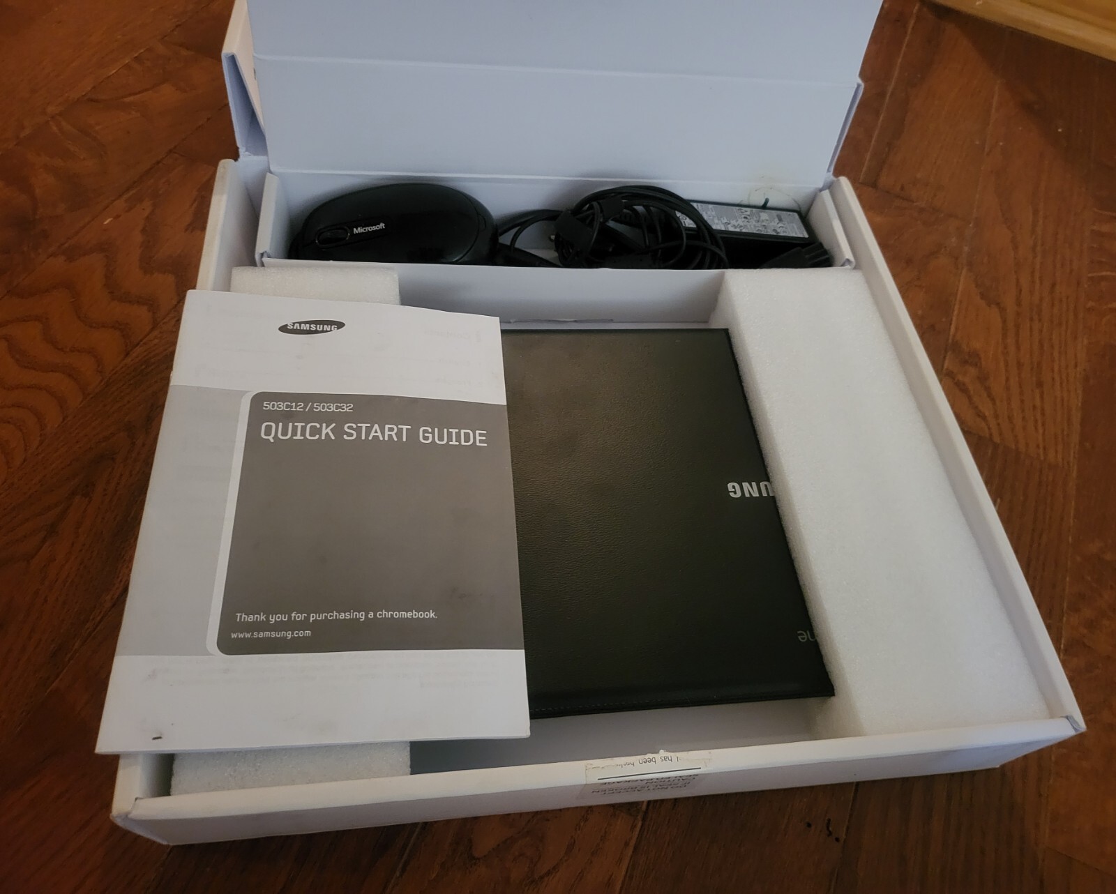 SAMSUNG XE503C12-K01US 11.6″ CHROMEBOOK 2 COMPUTER With Box Mouse Manual Charge