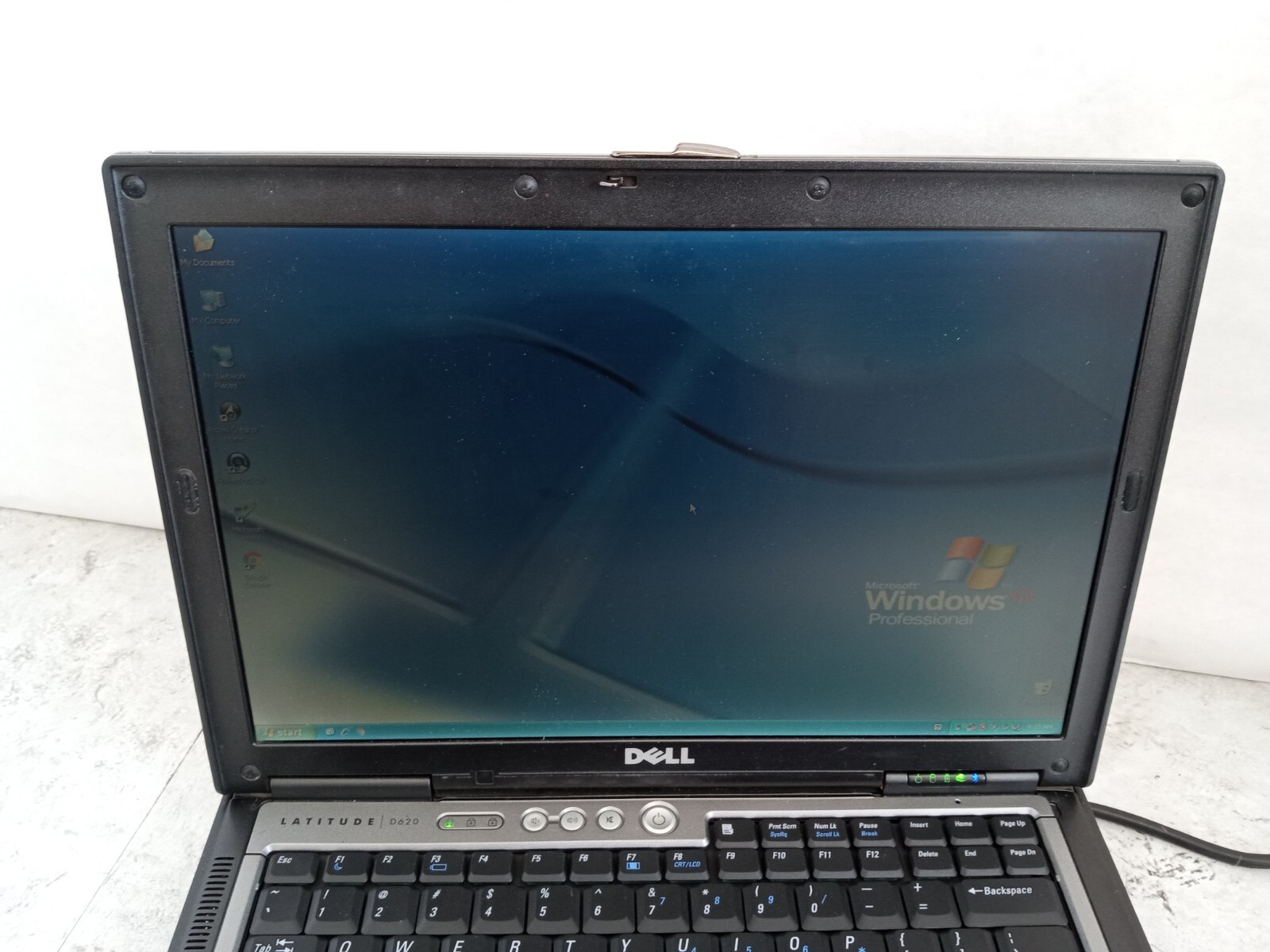 Dell D620 14″ Laptop Intel Core Duo 2GB RAM 80GB HDD XP RS232 *DIM SCREEN* -RR