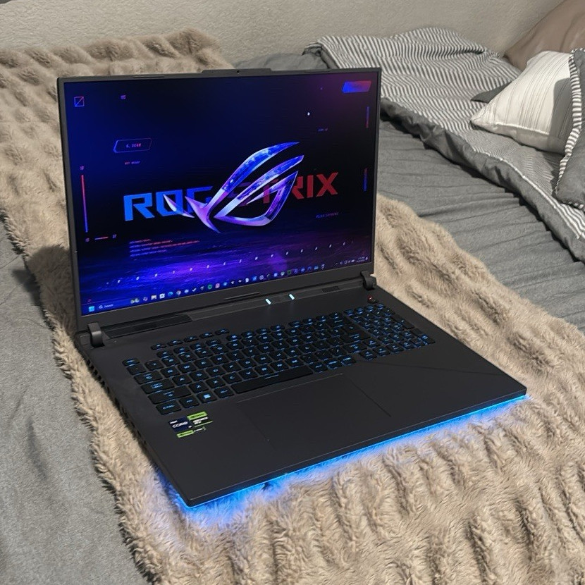 ASUS ROG Strix G18 18in 2560×1600 i9-14900HX RTX 4080 64GB 4TB SSD W11P