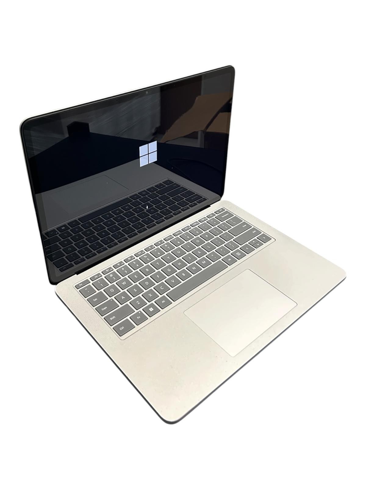 Surface Laptop Studio 14.4″ i7 16GB 512GB RTX 3050 Ti – MUST READ