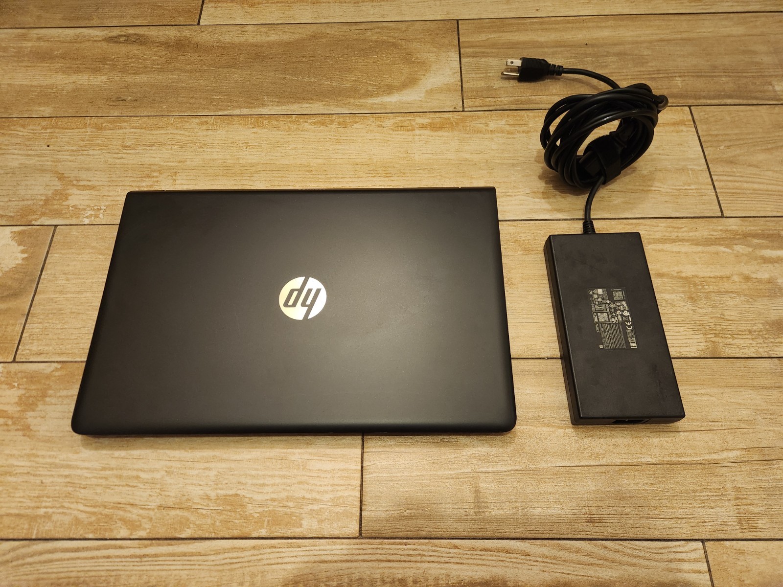 HP Pavilion laptop GTX 1050, i7 7th Gen, 12GB RAM, 500GB SSD, w/power supply
