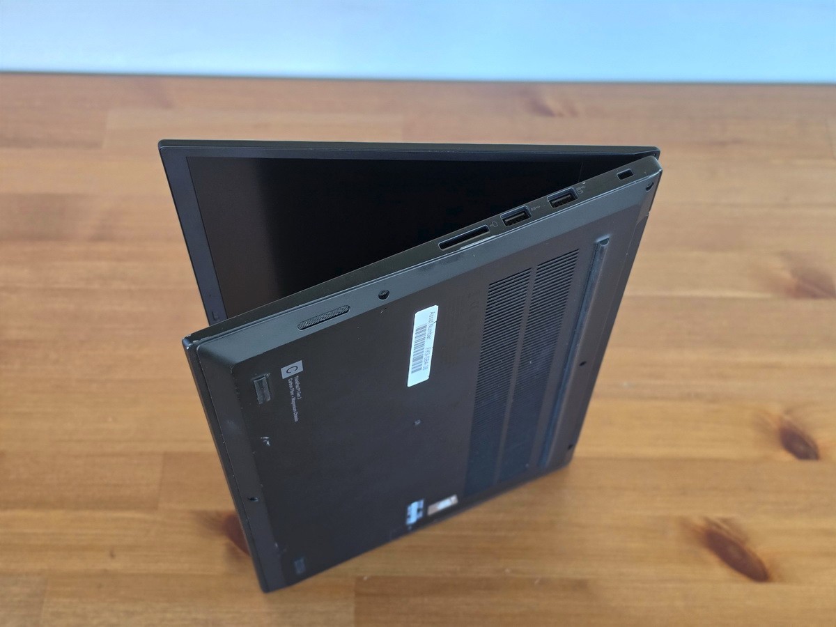 Lenovo ThinkPad P1 Gen 3 Xeon W-10855M 16GB 15.6″ FHD 1920×1080 NVIDIA T2000