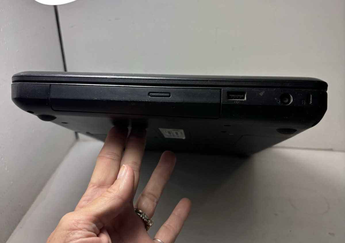 HP Compaq Presario CQ56 Laptop 15.6″ Intel Celeron 900 2.2GHz 2GB RAM Windows 7