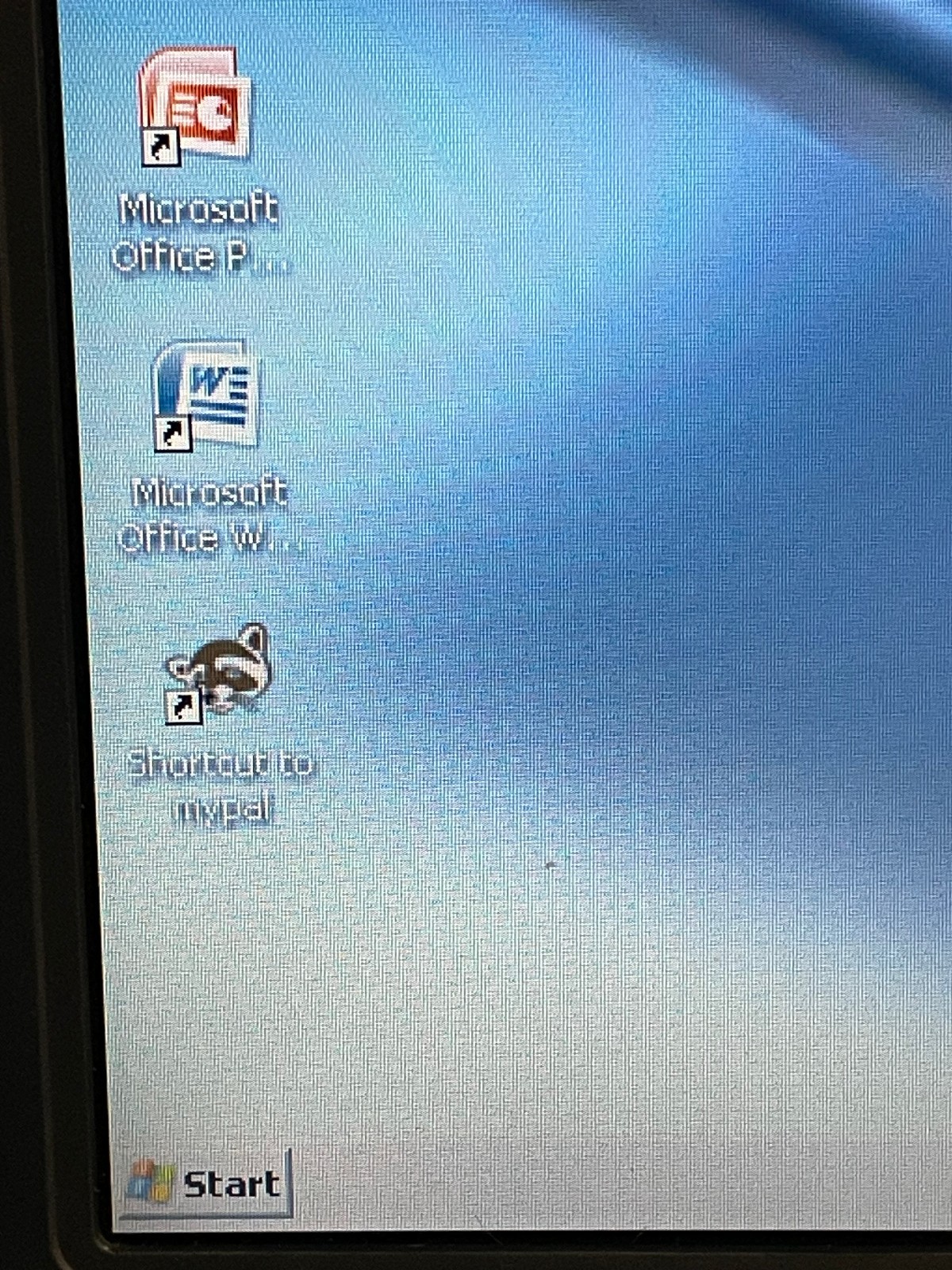 HP Compaq 8710P Core 2 Duo T8100 2100MHz 2 GB 320GB HDD XP Pro WXGA+ Nvidia GPU