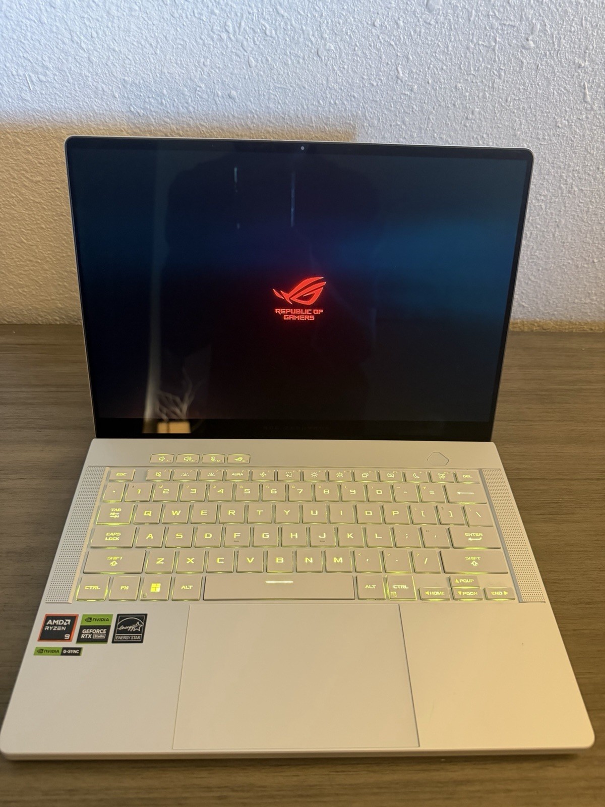 ASUS ROG Zephyrus G14 2024 3K 120Hz OLED Ryzen 9 8945HS 32GB 1TB RTX4070 GA403UI
