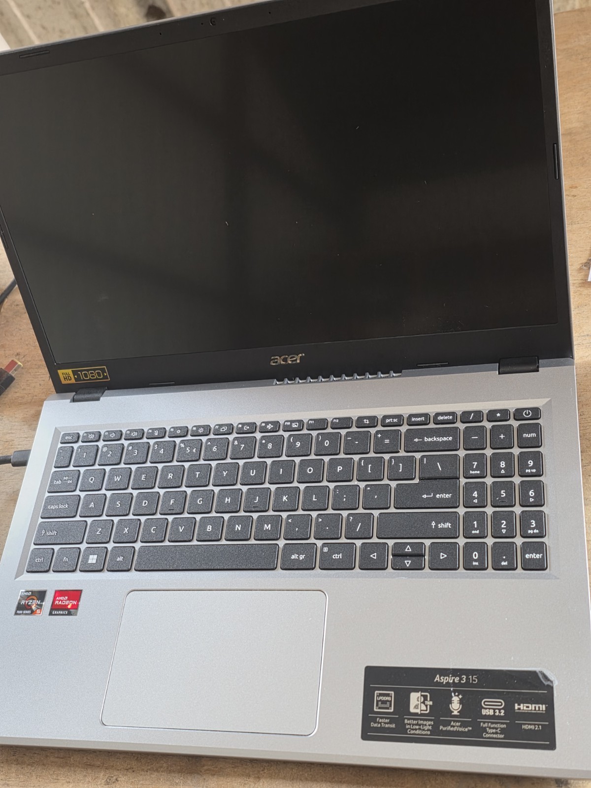 Acer Aspire 3 – 15.6″ Touchscreen Laptop AMD Ryzen 5 7520U 16GB 0gb Lcd Post