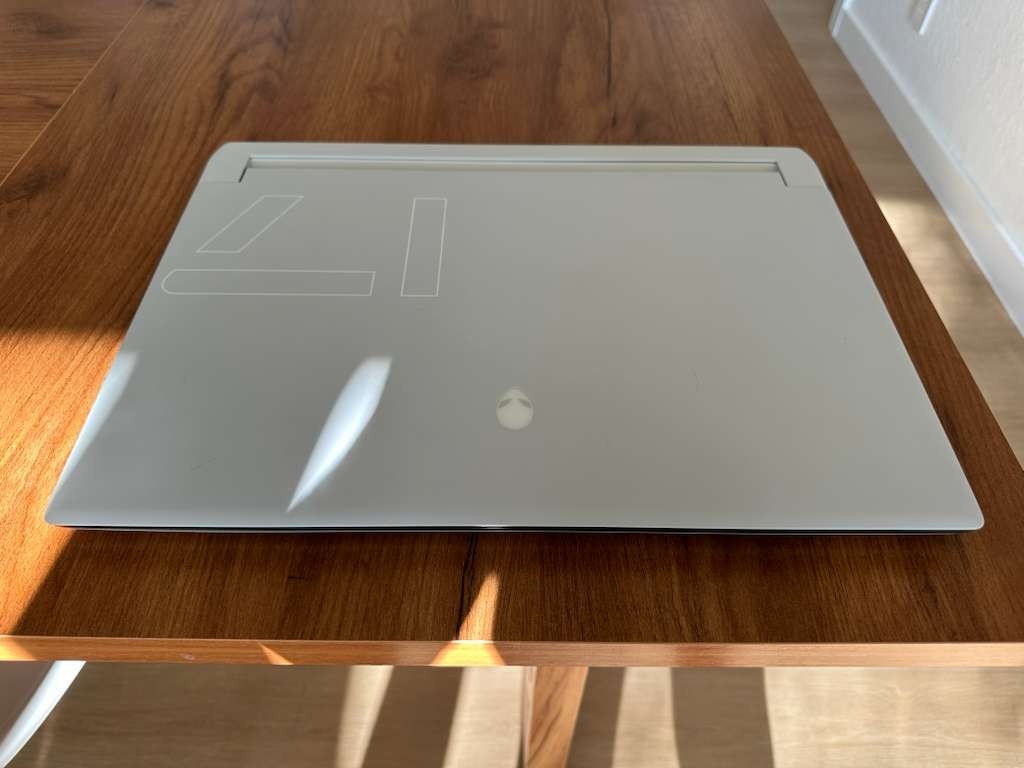 Dell Alienware x17 r2 3080 i9 12900H 1080p high quality big screen 17 inch