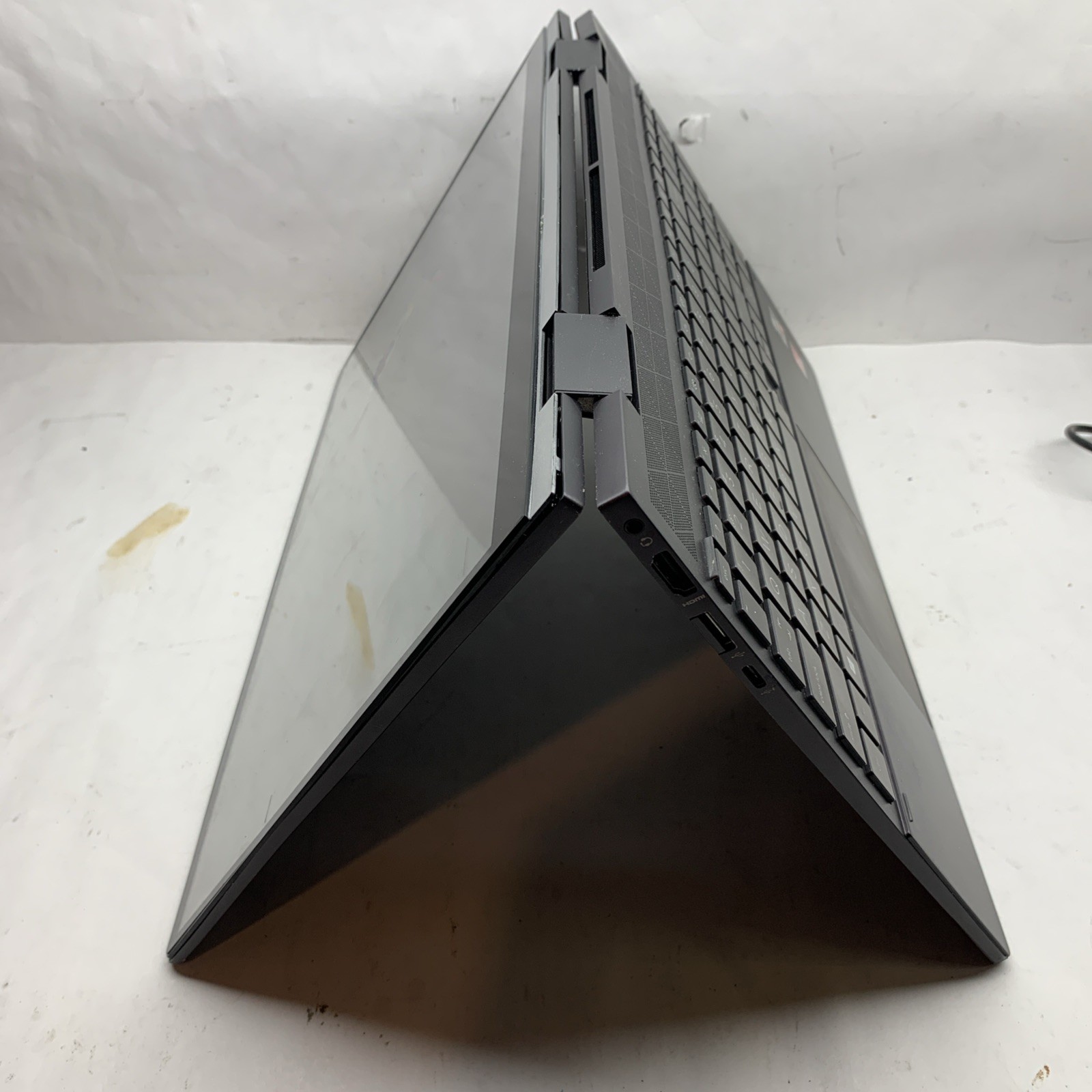 HP ENVY x360 15 FHD 15.6″ (512GB SSD, AMD Ryzen 7 5700U, 1.80 GHz, 12GB