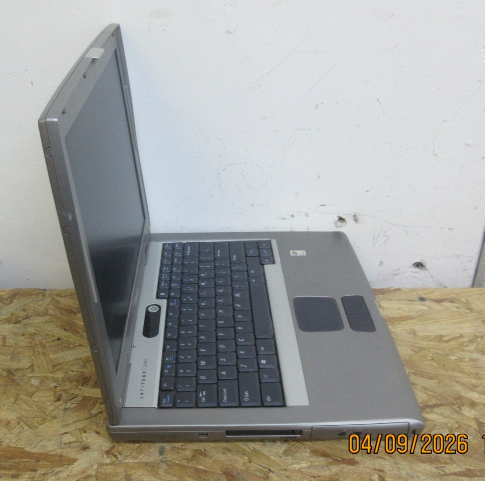 Vintage Dell Latitude D505 15″ C-Pentium M 2GB RAM NO BATTERY/HDD/SSD.