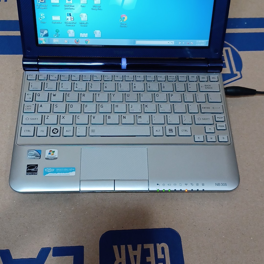 Toshiba Mini NB305 10.1in. (Intel Atom, 2GB) Netbook -Windows 7 Version Blue