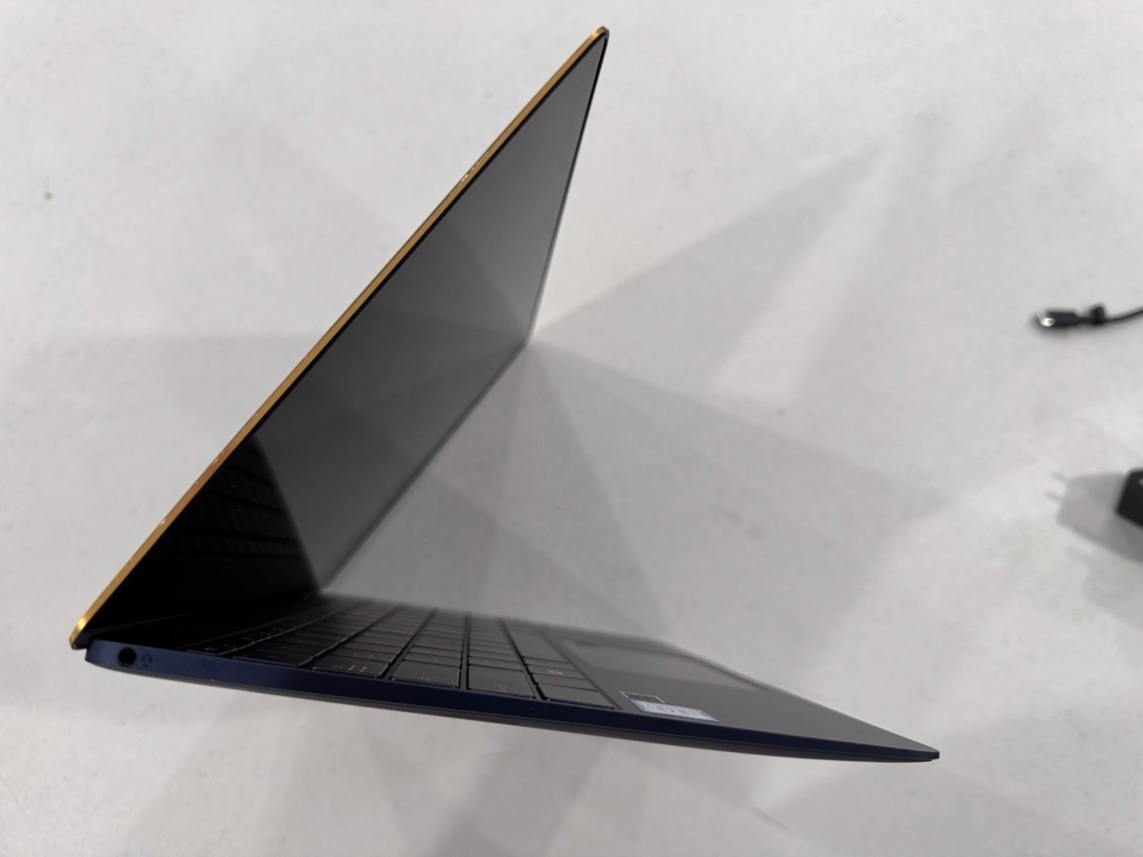 ASUS UX390UAK Intel Core i7 16GB RAM – DISPLAY 12,5” 1920X1080 SSD 500GB