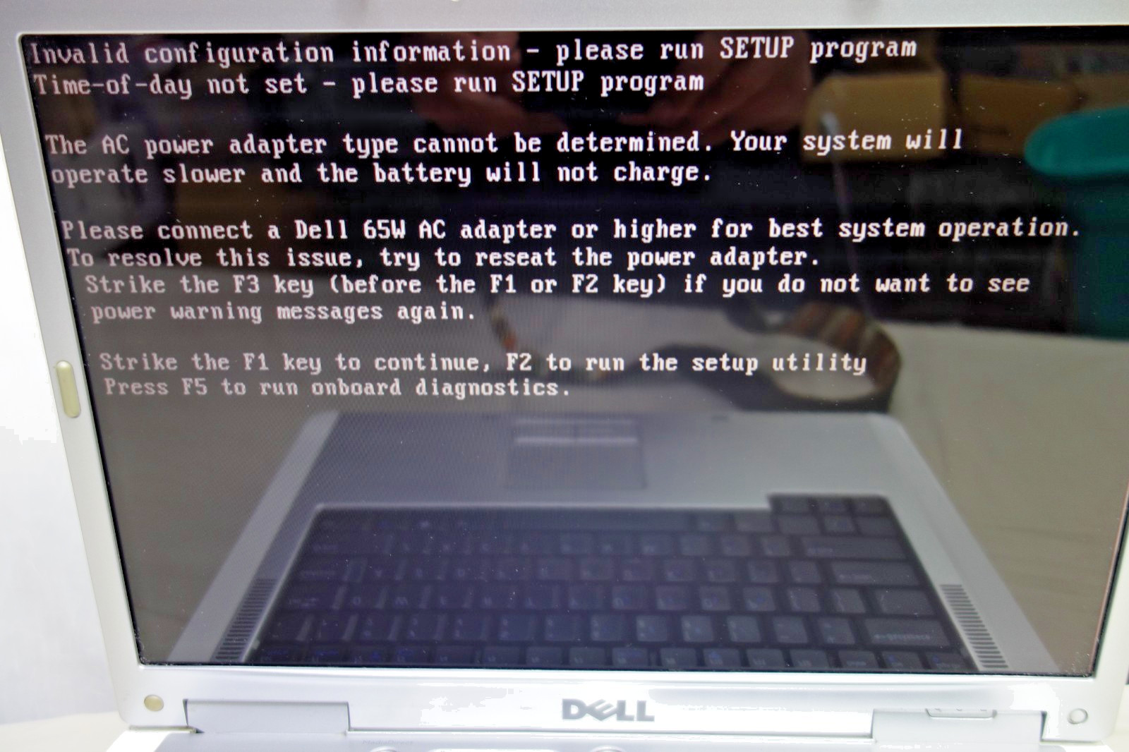 Inspiron 6400 15.4in Core 2 Duo 2 GHz 6G ram no HDD no charger for parts repair