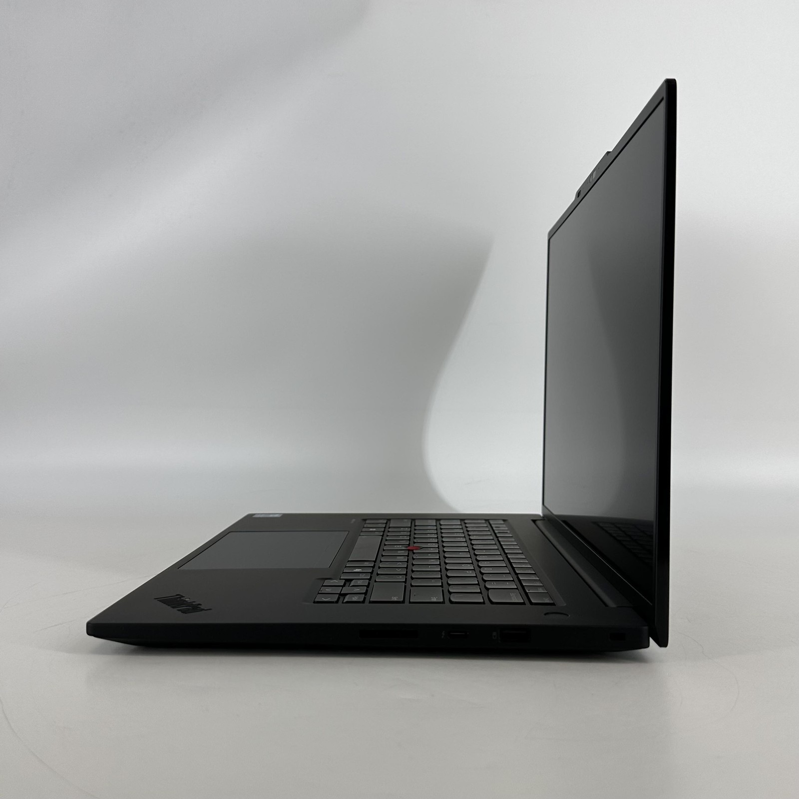 Lenovo ThinkPad P1 Gen 8 16 4K+ Ultra 9 285H 64GB 2TB RTX PRO 2000 Blackwell
