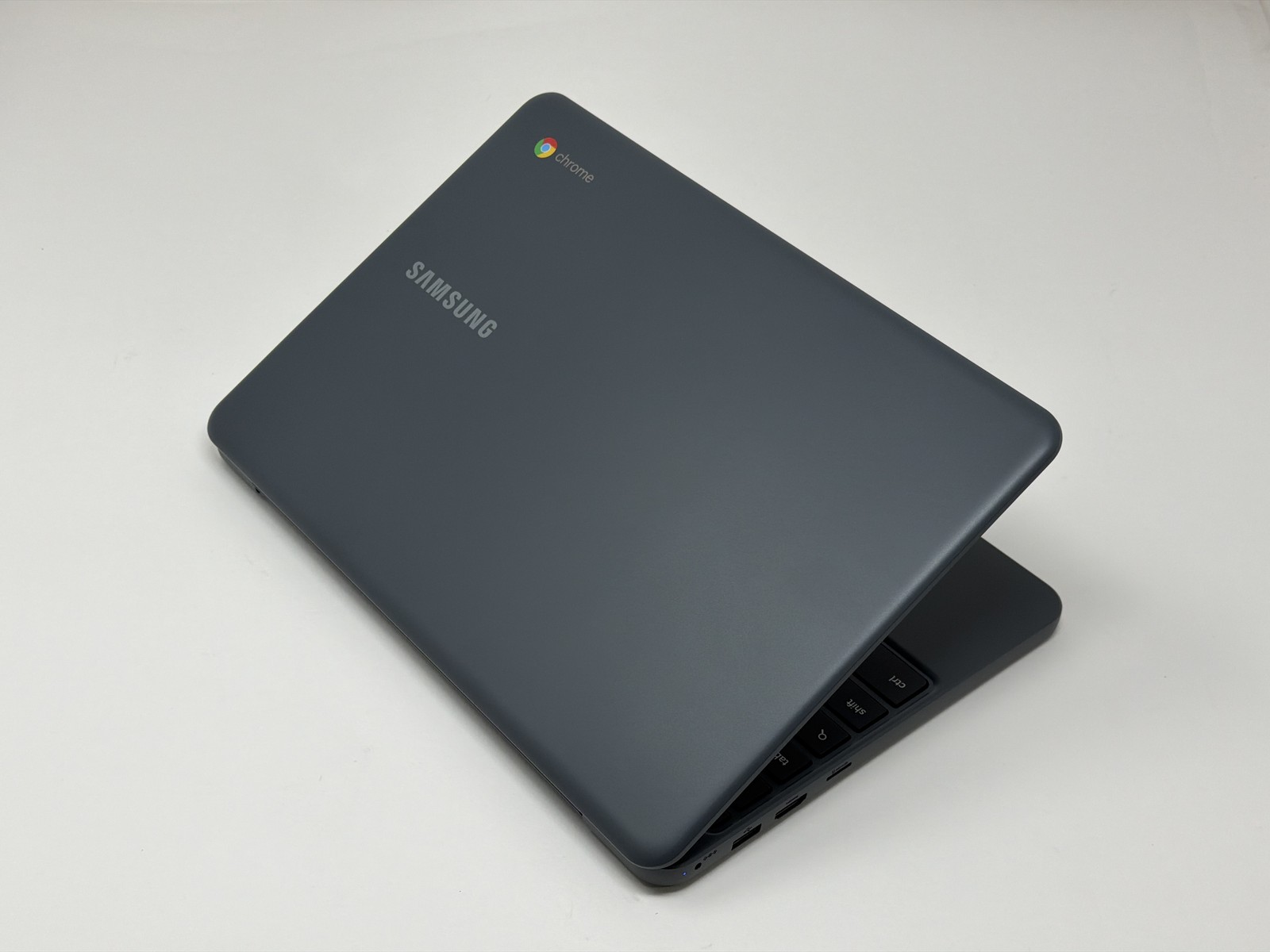 Samsung Chromebook 3 Intel Celeron N3060 4GB 32GB eMMC 11in XE501C13-K02US New