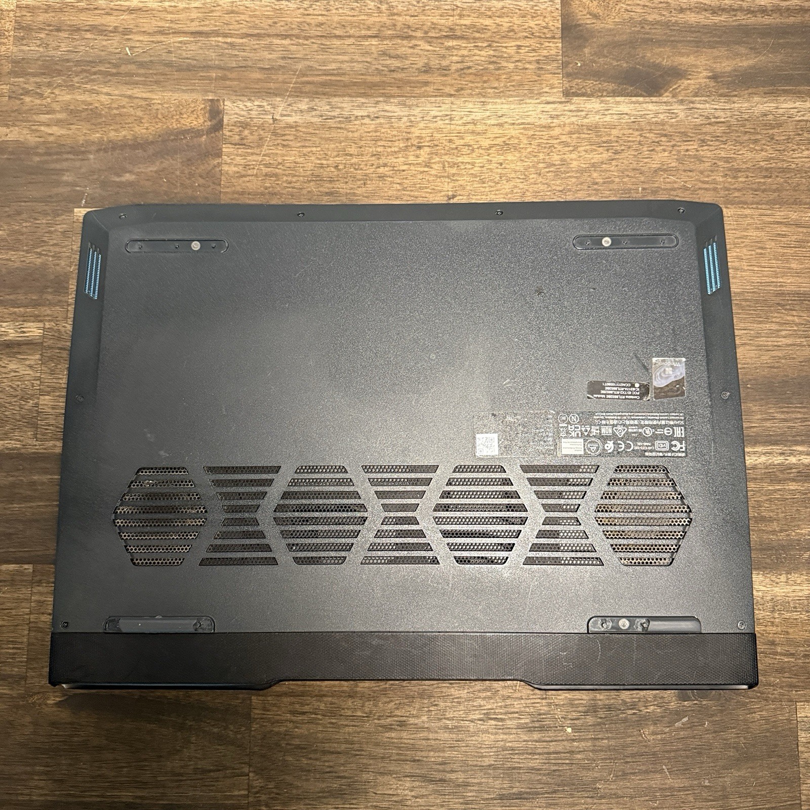 Lenovo IdeaPad Gaming 3 15.6″ Laptop (Ryzen 5 6600H/16GB/RTX 3050/512GB/120Hz)